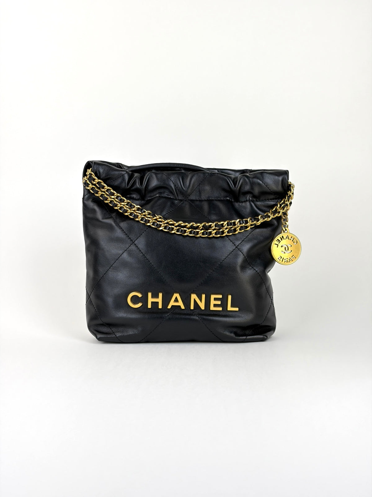 Chanel 22 mini black quilted