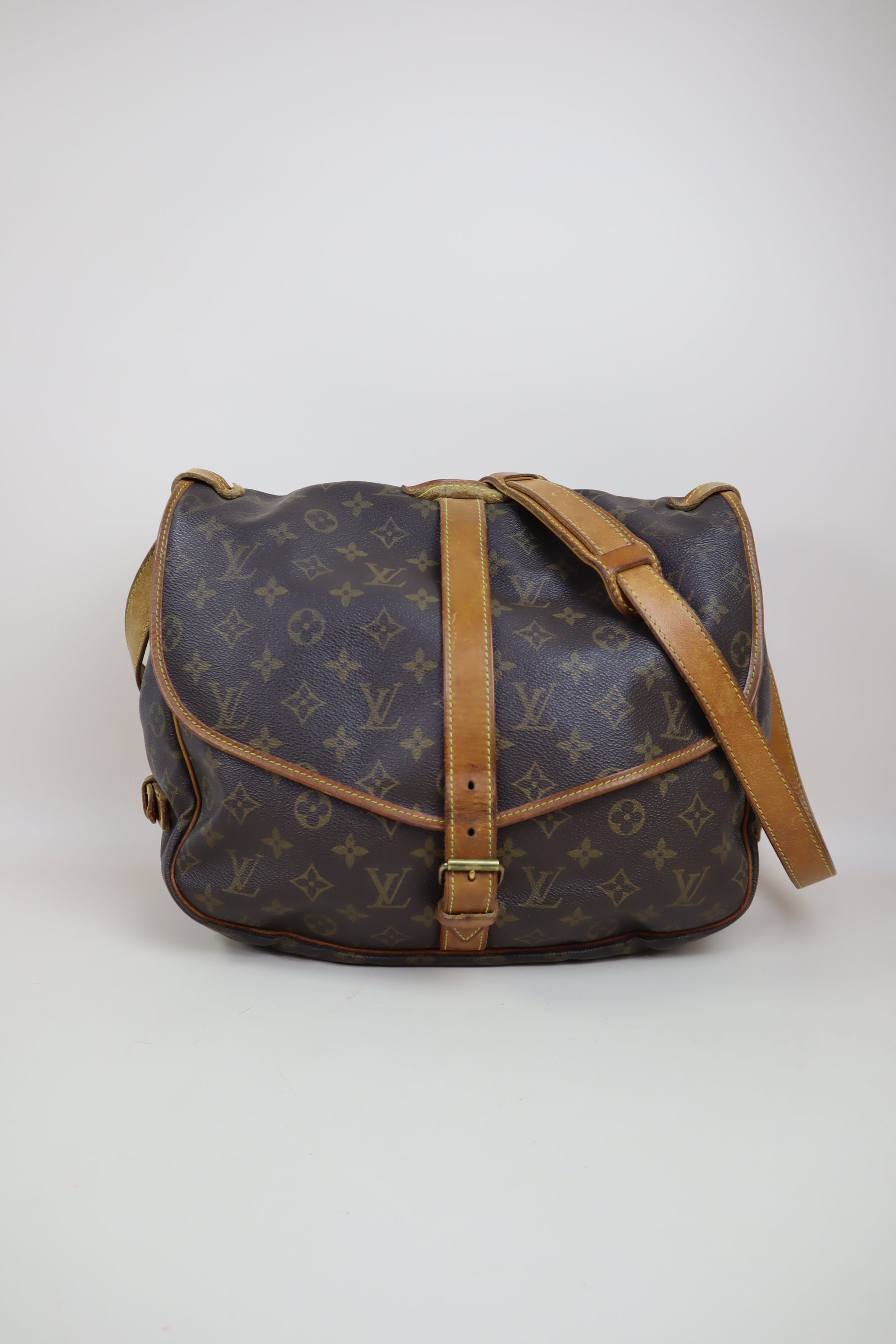 Louis Vuitton Monogram Vintage Saumur 35 Messenger GM Crossbody Bag