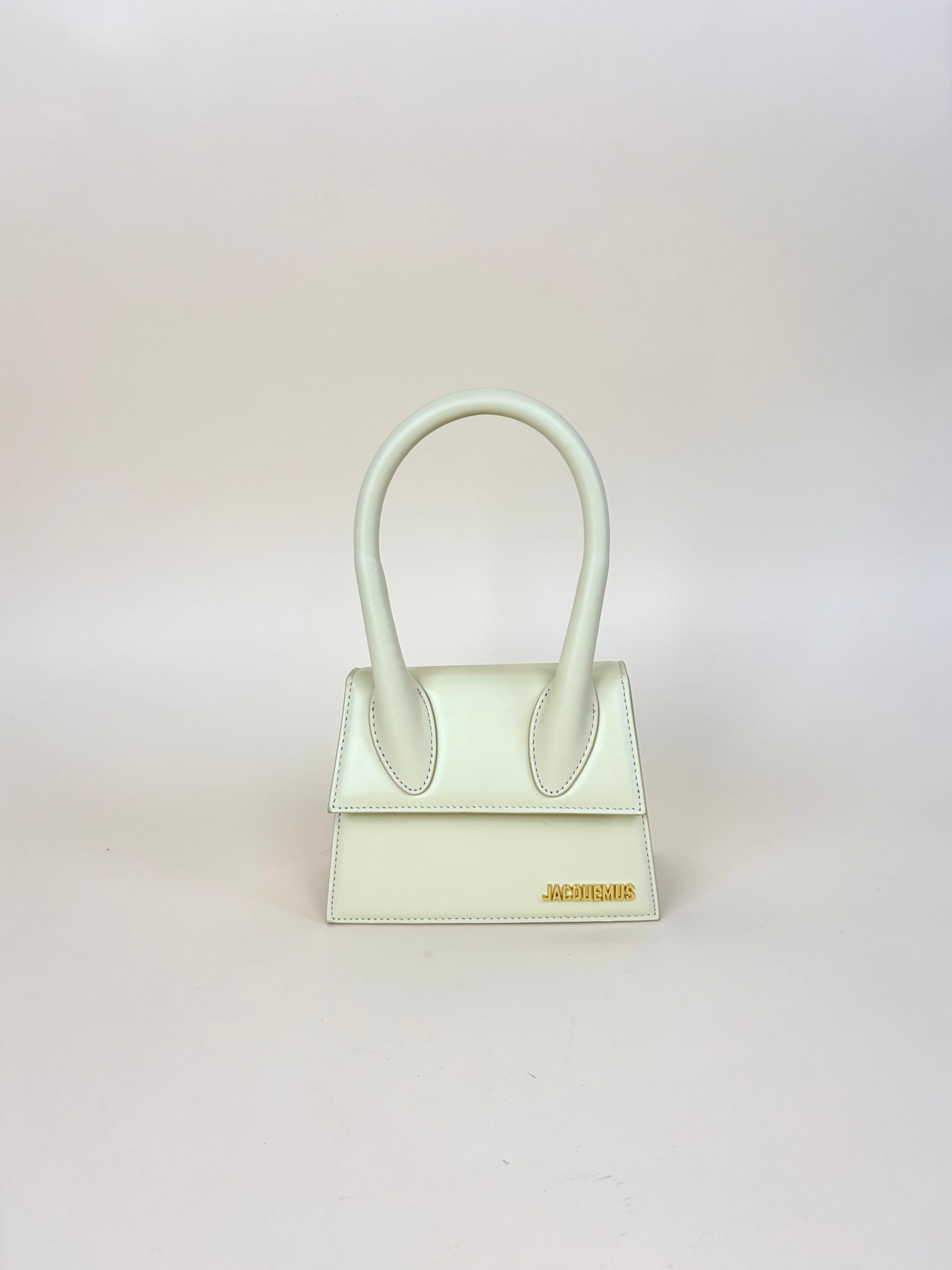 Jacquemus the medium le Chiquita