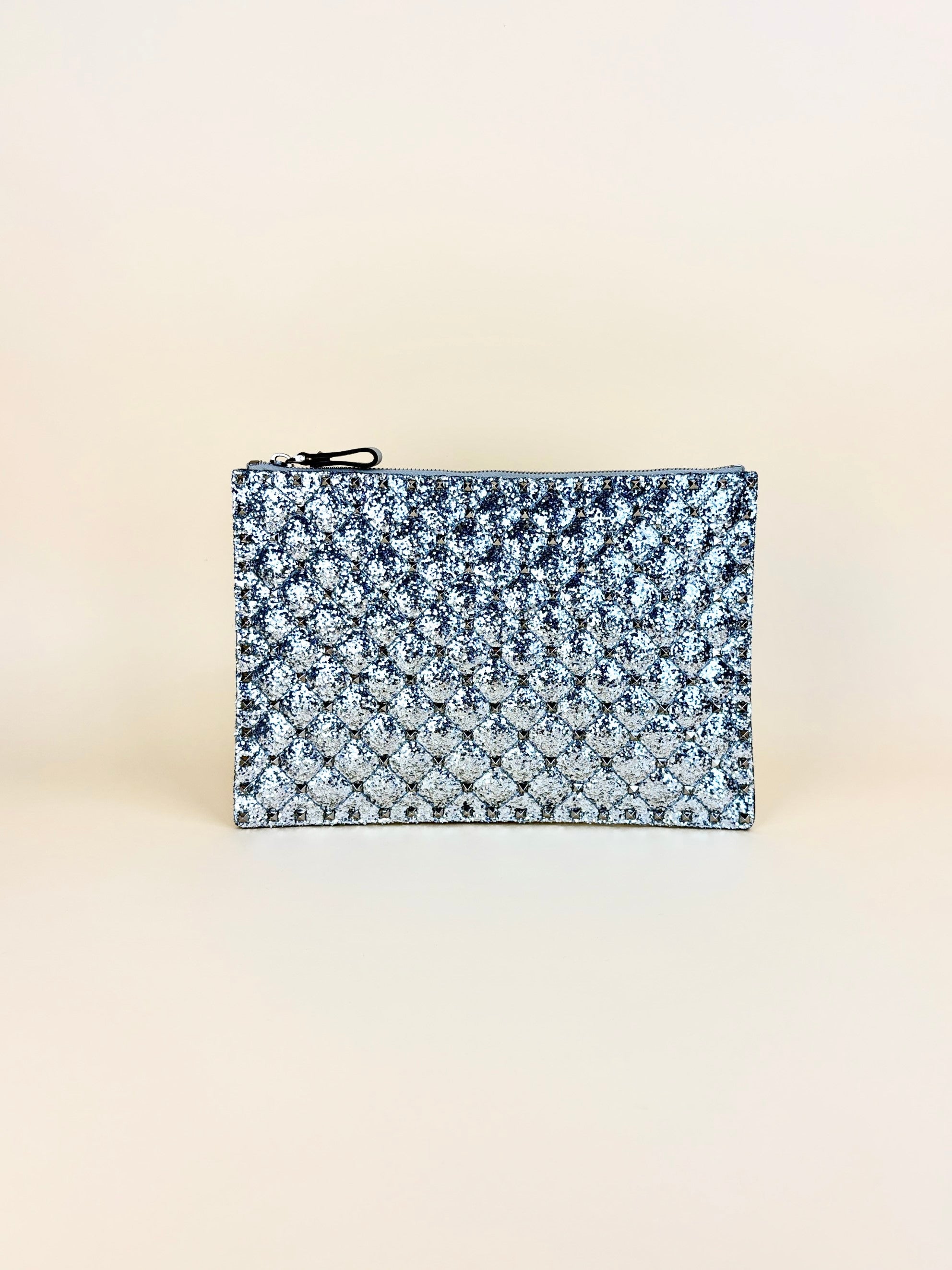 Valentino garavani grey glitter quilted calfskin rock stud clutch