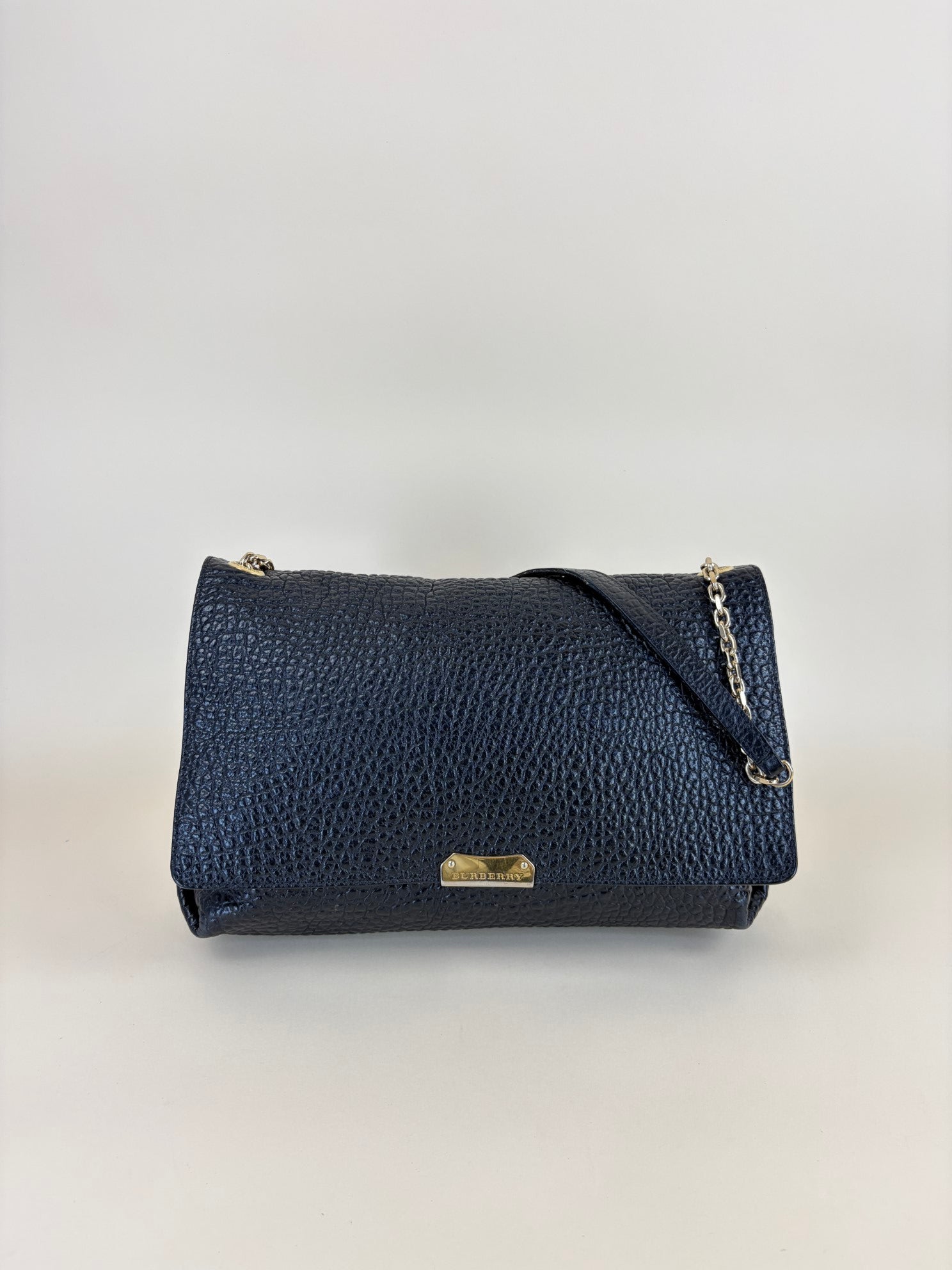 Burberry Black signature grain leather large Mildenhall shoulder bag