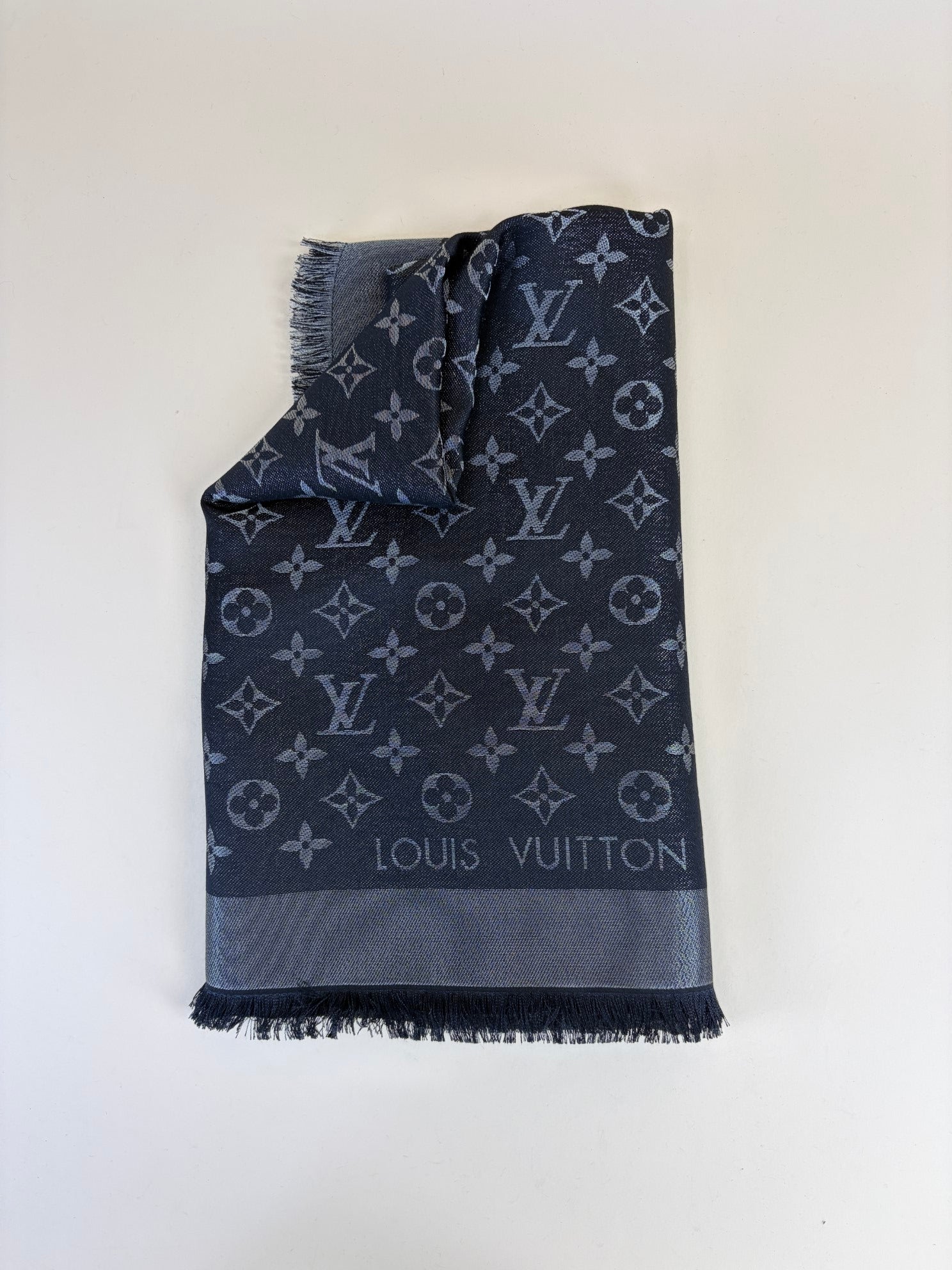 Louis Vuitton Black Monogram So Shine Scarf