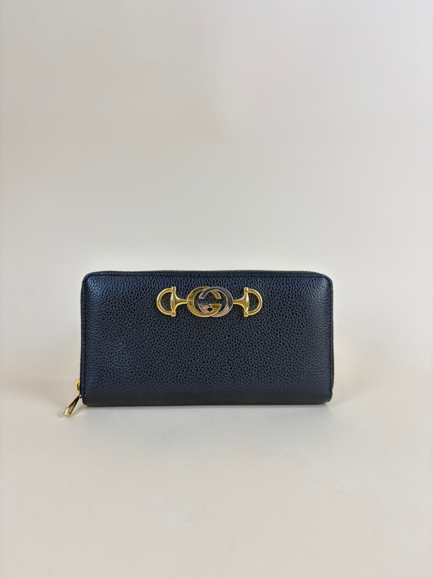 Gucci calfskin zumi zip around wallet black/silver