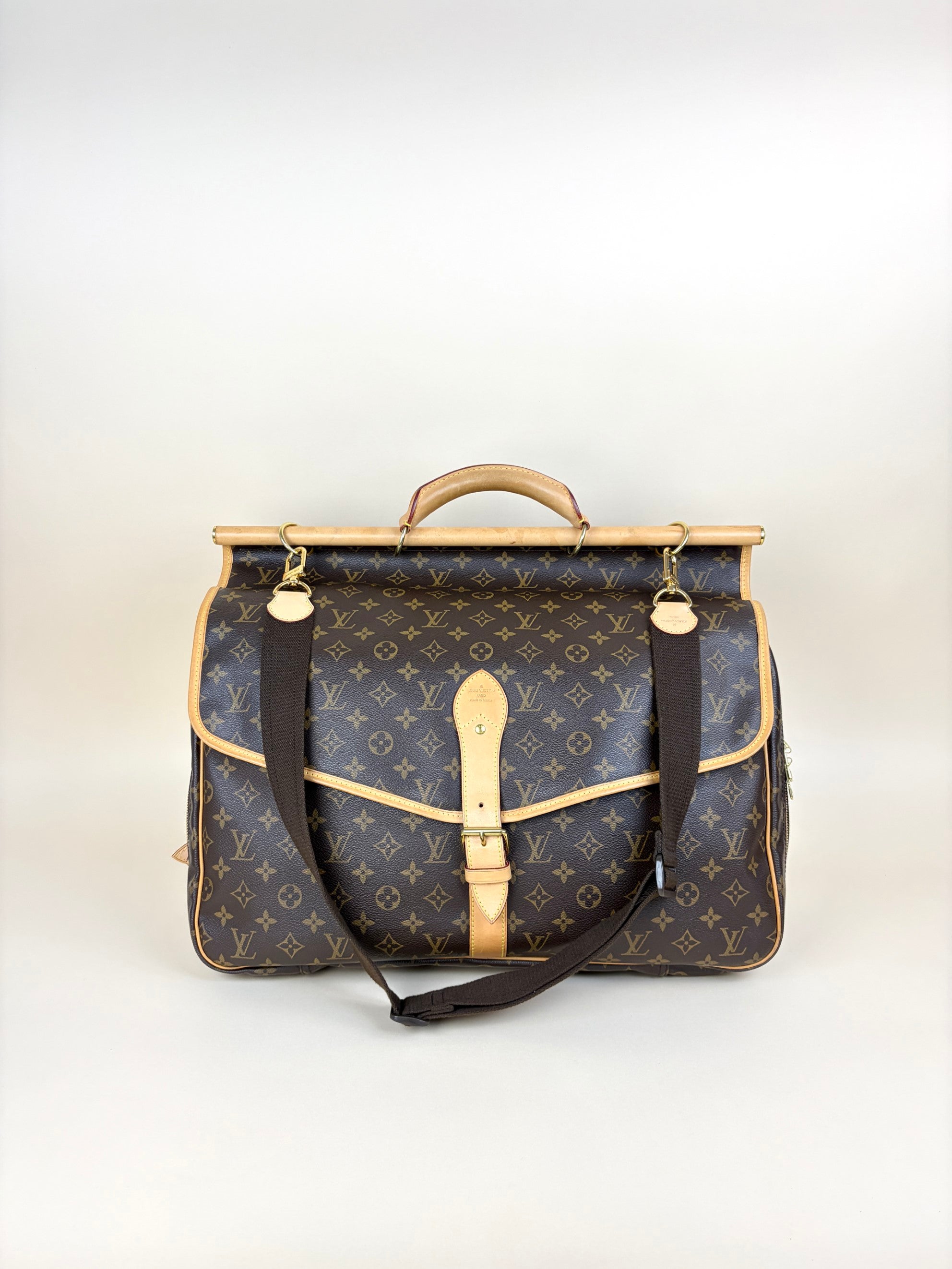 louis Vuitton euro monogram canvas sac chasse haunting travel bag