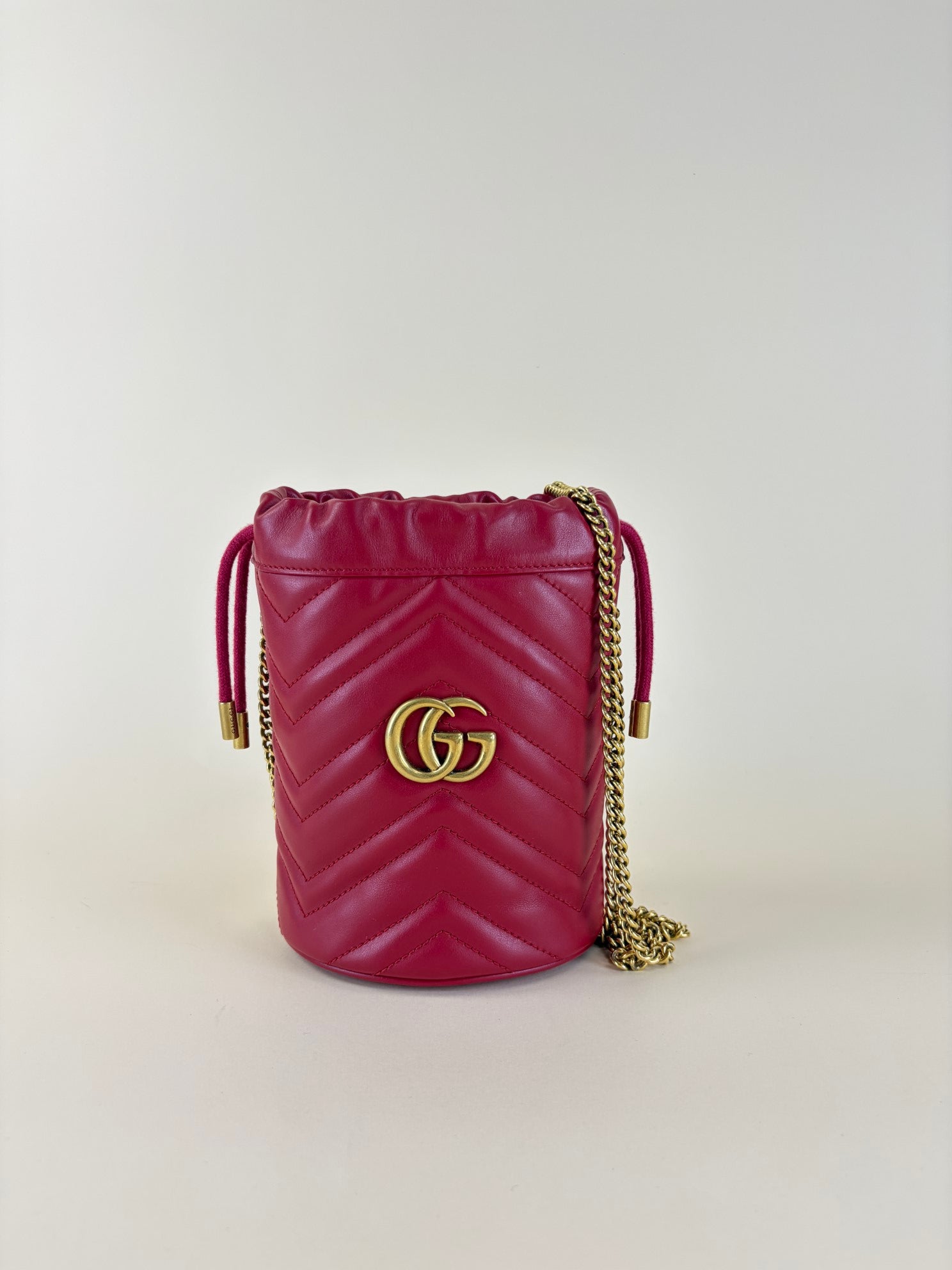 Gucci red calf skin matelassé mini gg Marmont backet bag