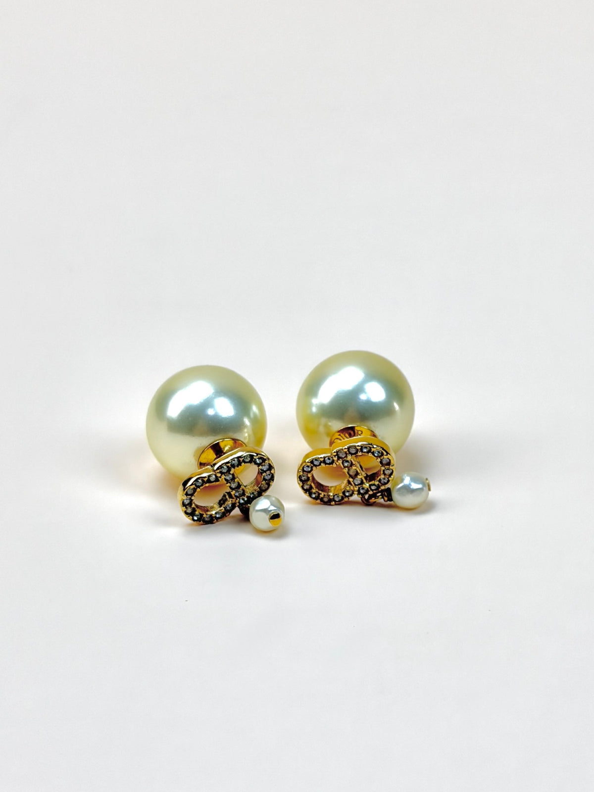 Christian Dior White Tribales Pearl Earrings