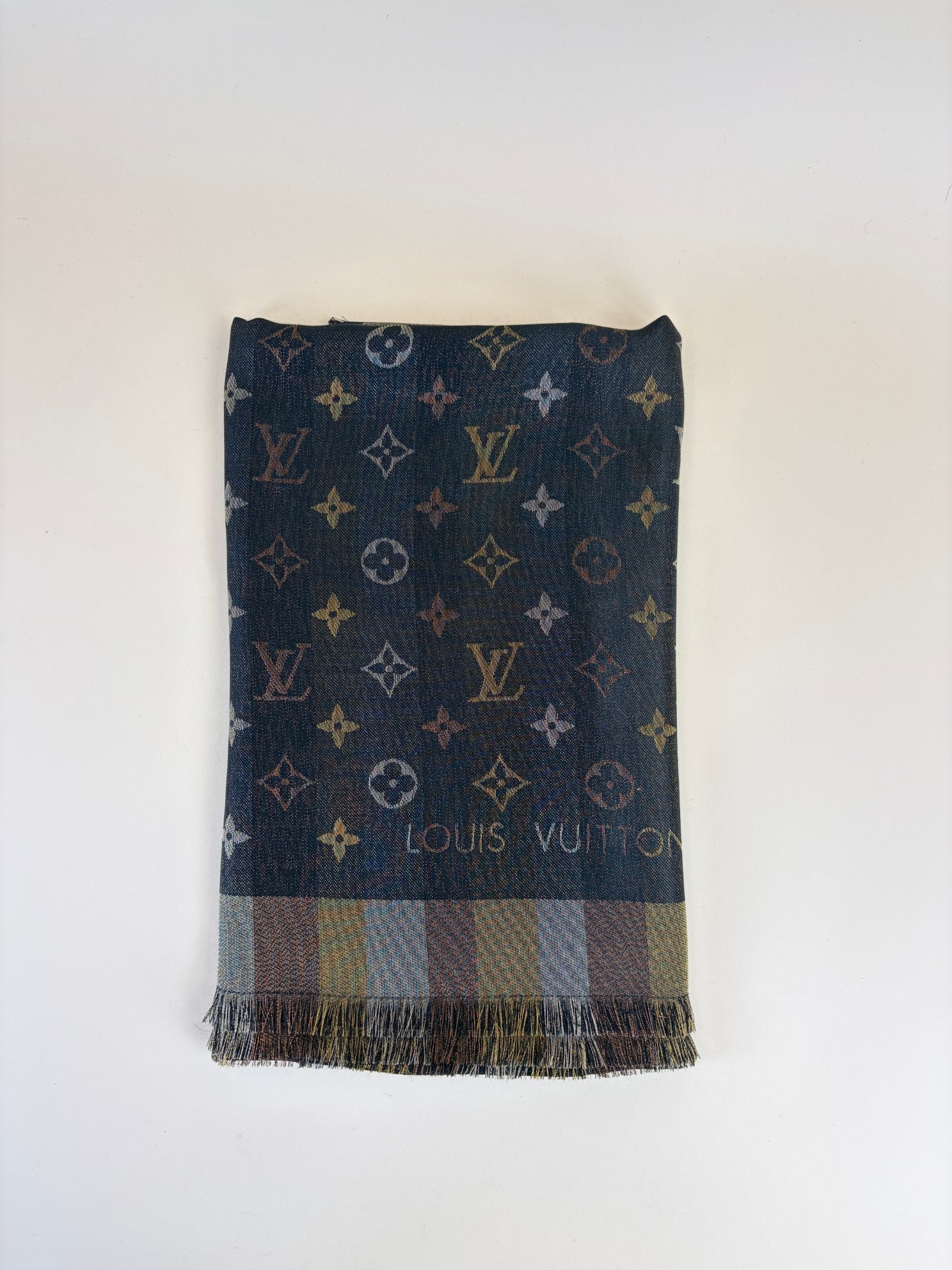 Louis Vuitton so shine black/gold Monogram Scarf