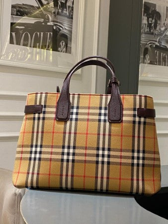 Burberry medium sale check tote bag