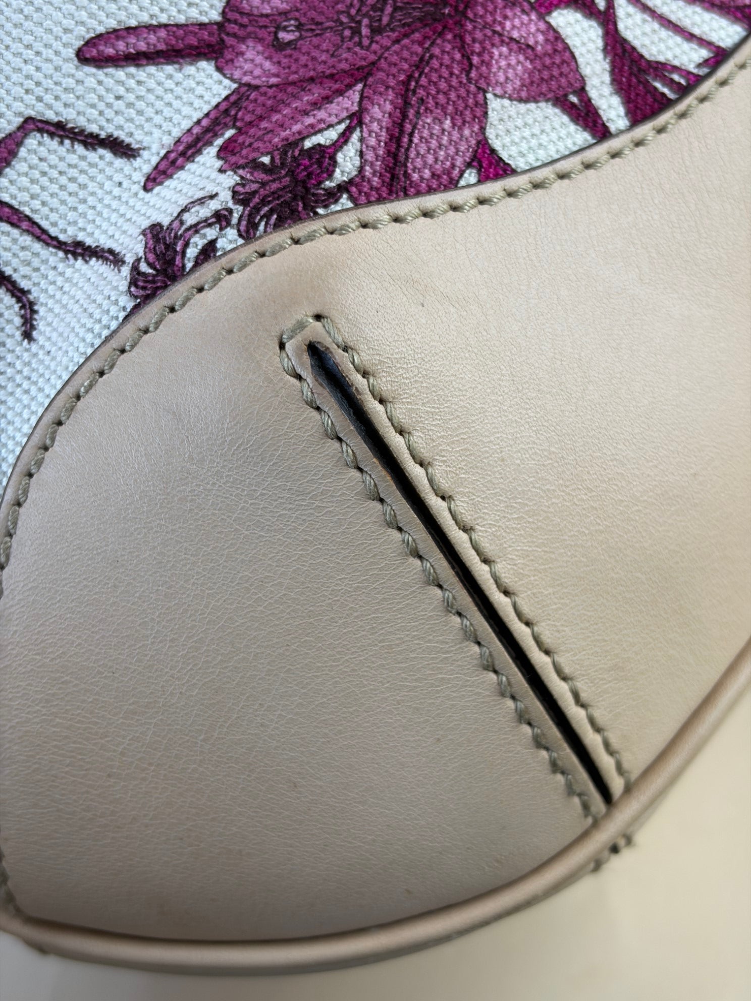 gucci white pink canvas embroidered Peggy bamboo handle bag