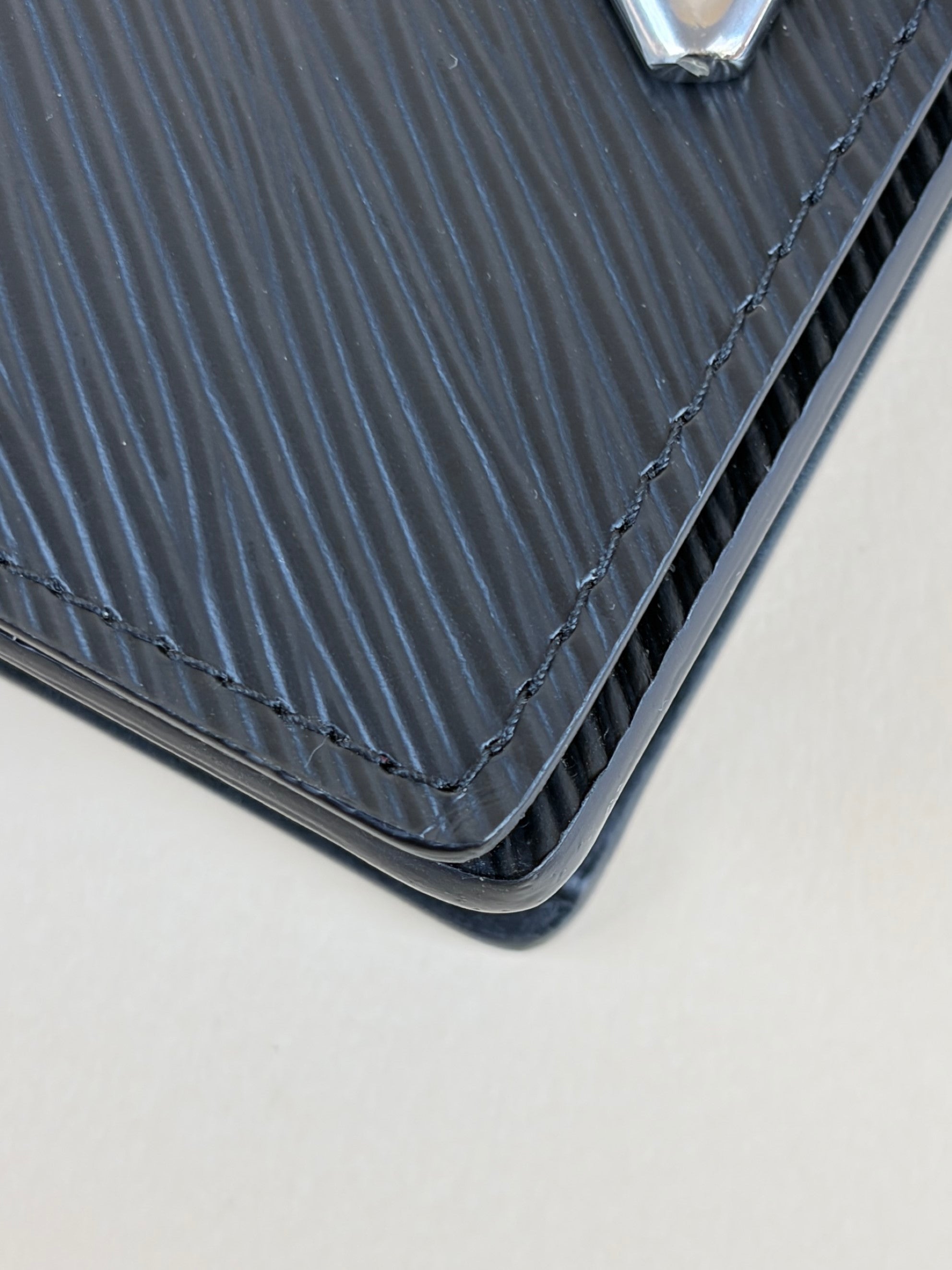 Louis Vuitton Noir Twist Multicartes Small Wallet