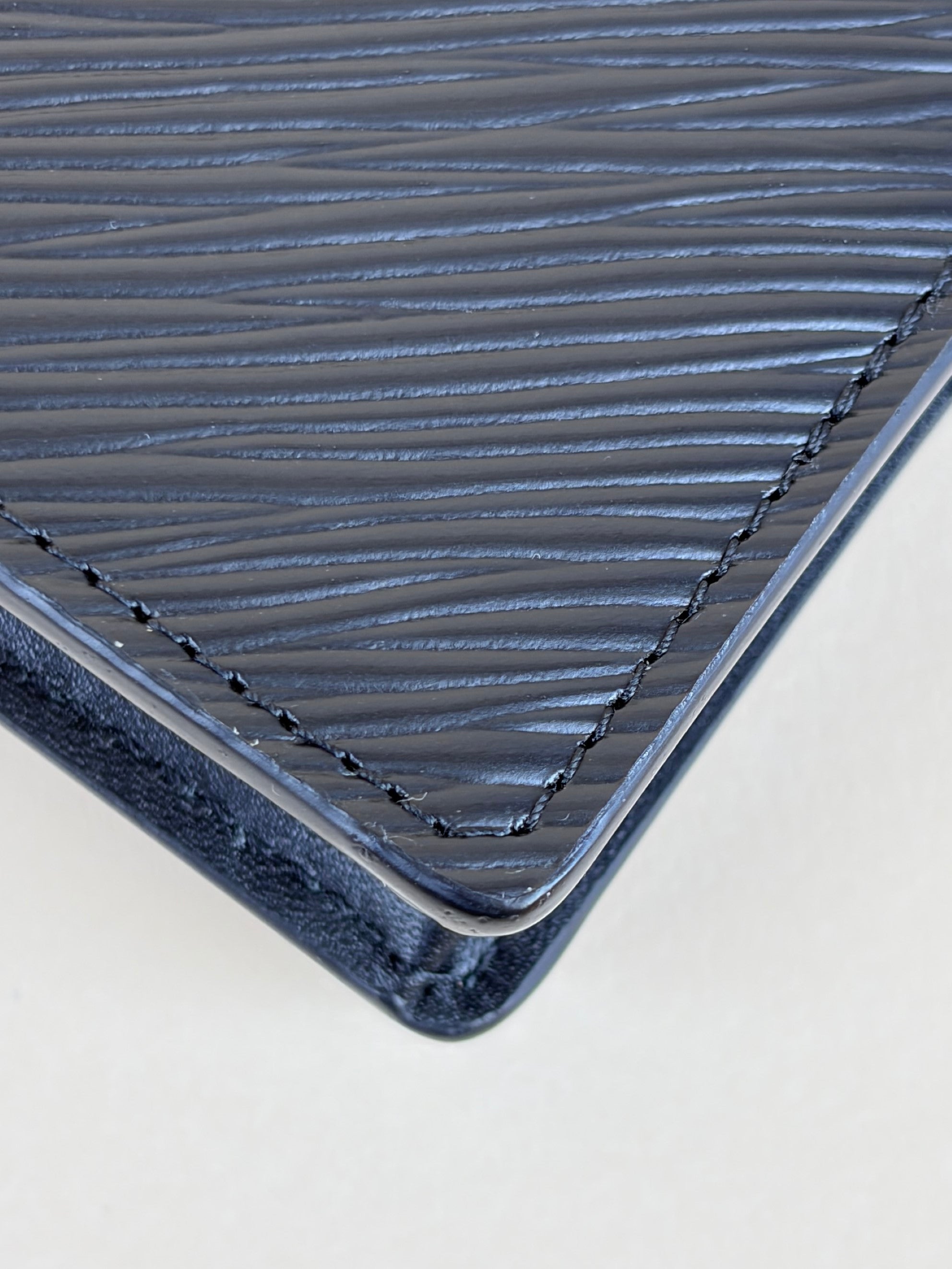 Louis Vuitton Noir Twist Multicartes Small Wallet
