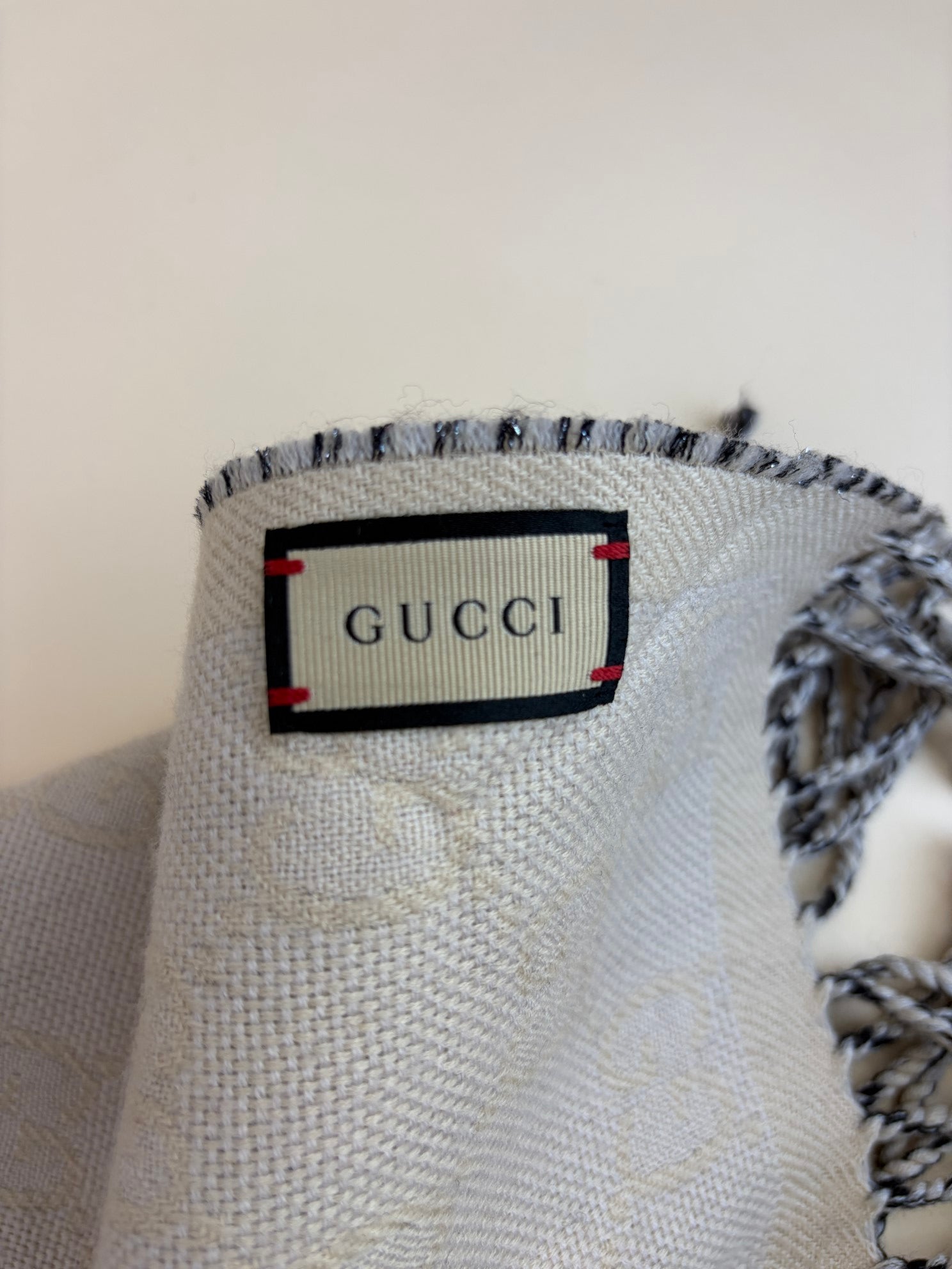 Gucci shine jacquard black /beige gg wool scarf
