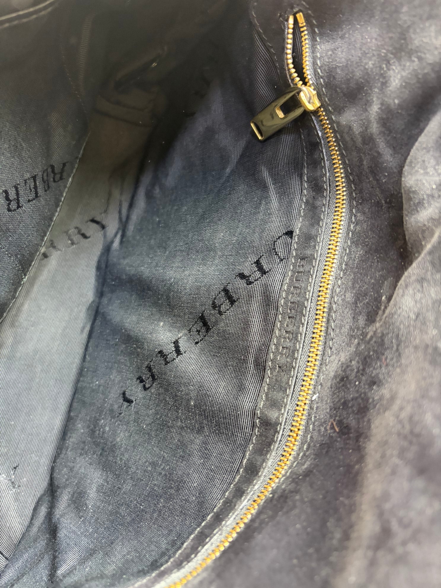 Burberry Black signature grain leather large Mildenhall shoulder bag