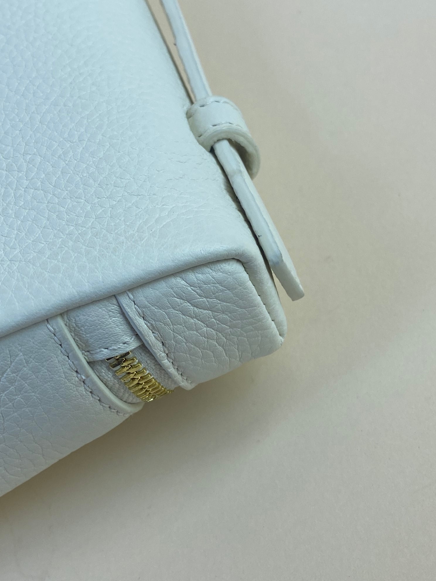 Loro Piana l19 extra pocket off-white grained calfskin