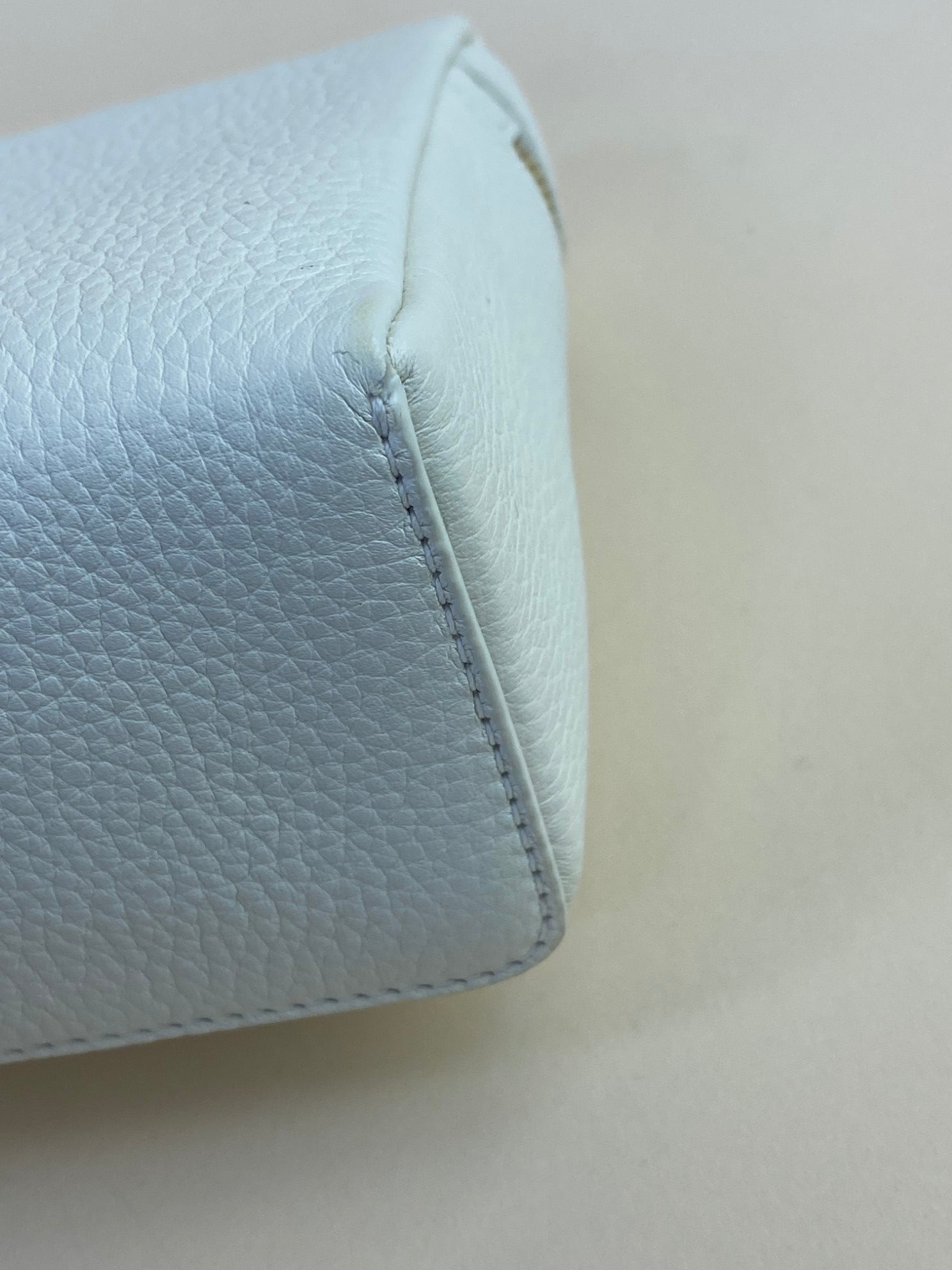 Loro Piana l19 extra pocket off-white grained calfskin