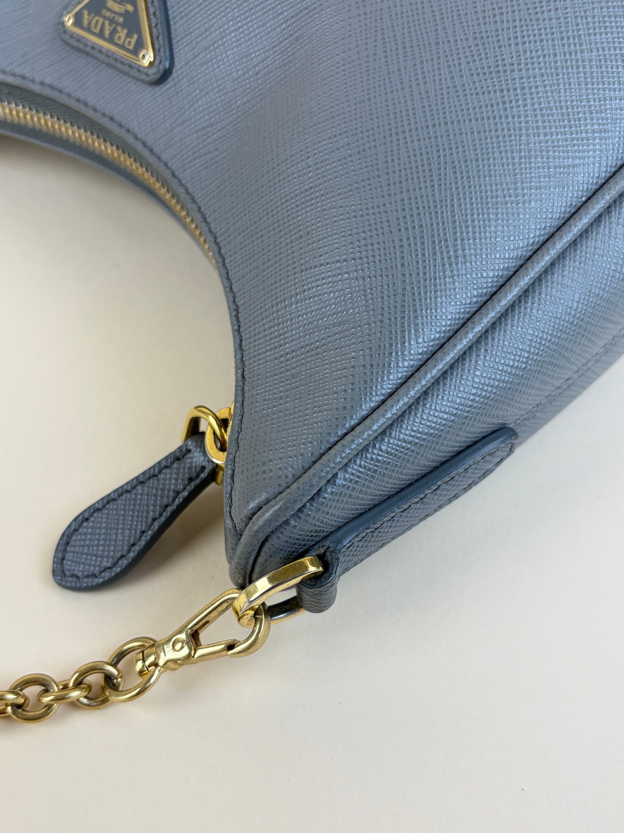 Prada cloudy grey Re-Edition 2005 Saffia no leather