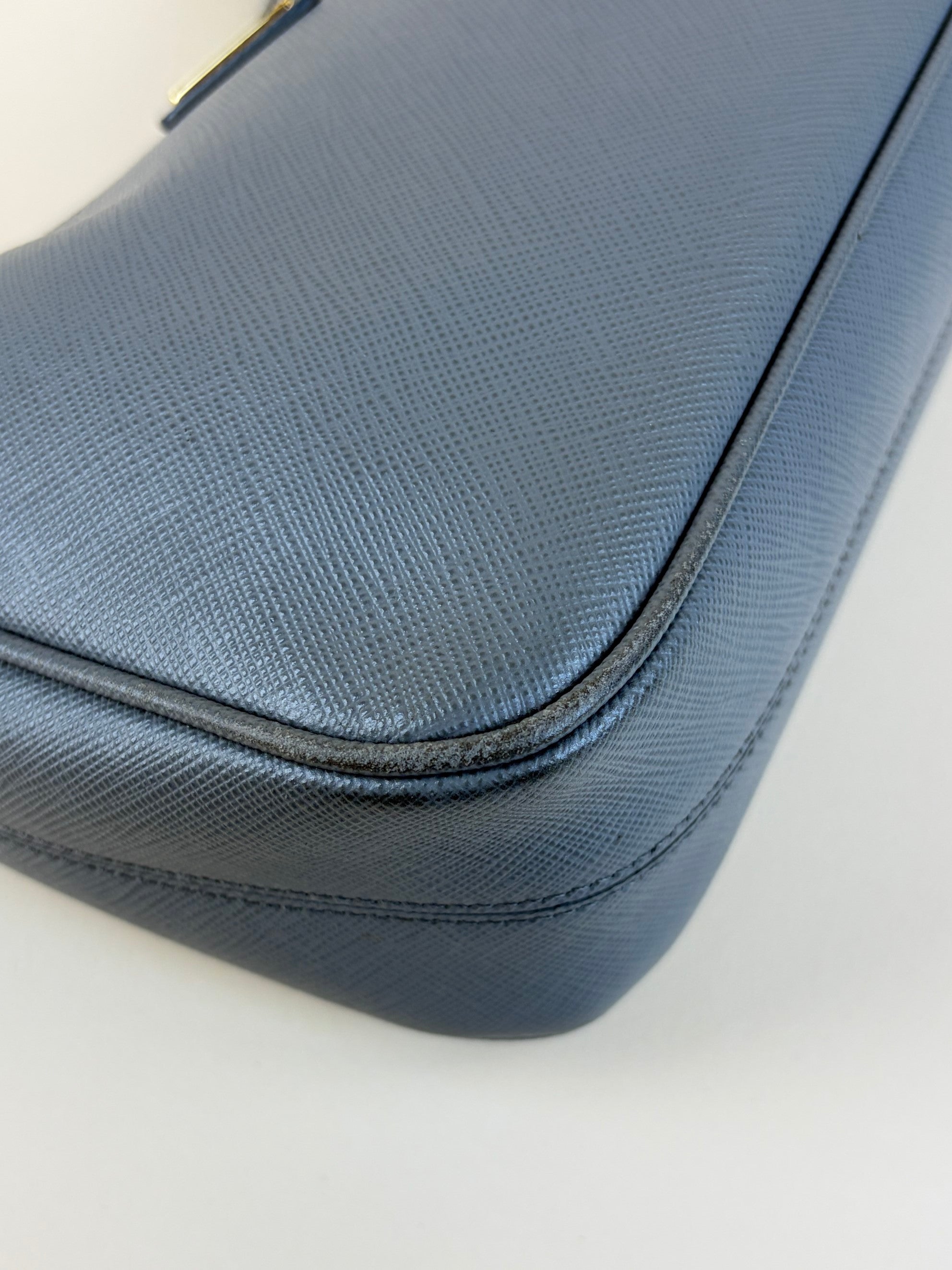 Prada cloudy grey Re-Edition 2005 Saffia no leather