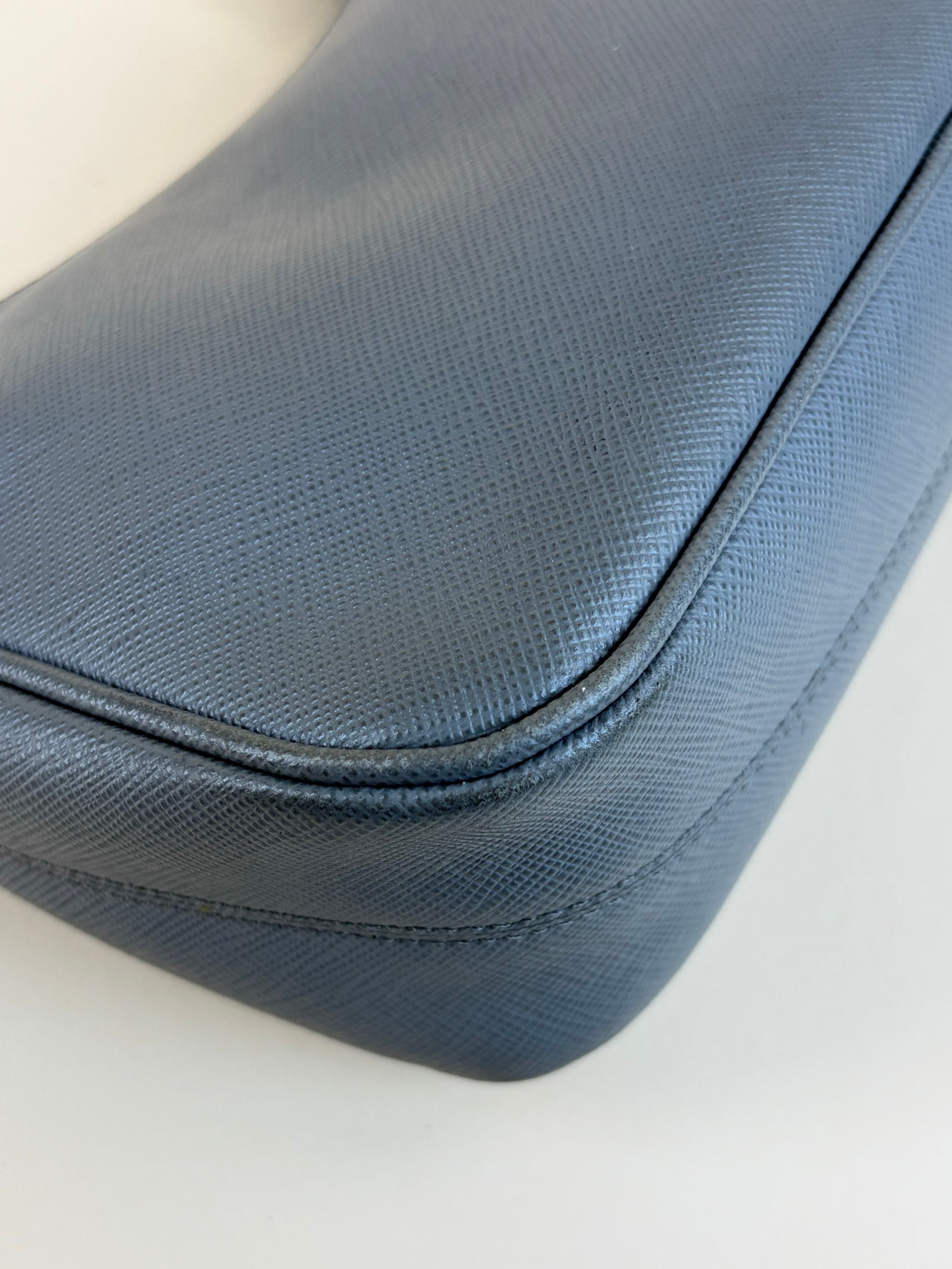 Prada cloudy grey Re-Edition 2005 Saffia no leather
