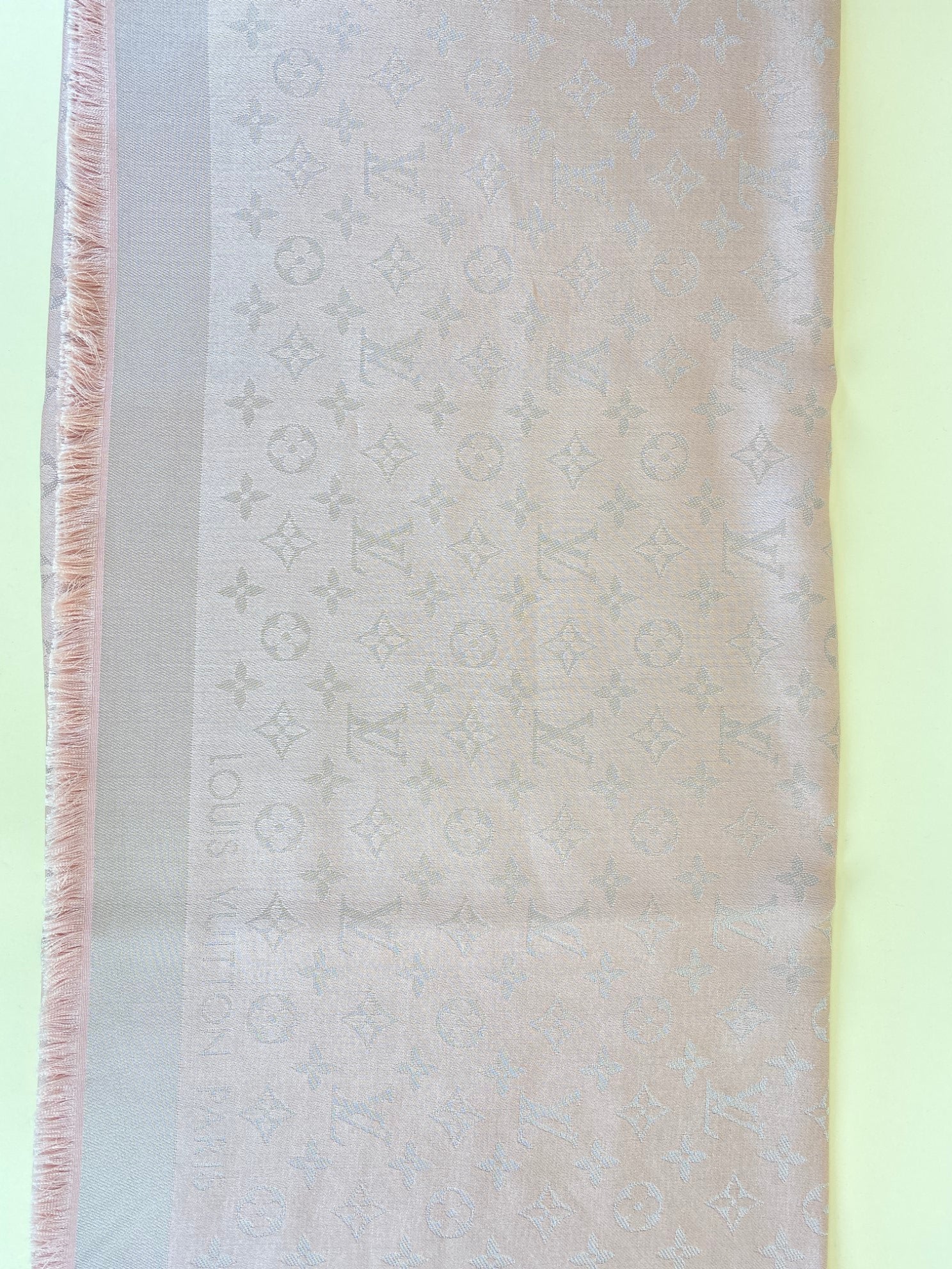 Louis Vuitton so chine Pink x silver Monogram Scarf