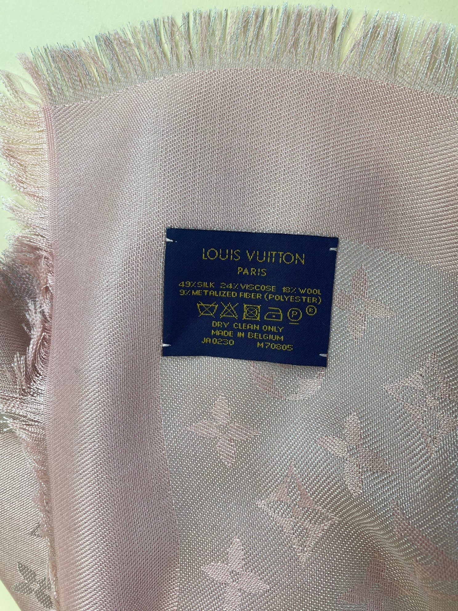 Louis Vuitton so chine Pink x silver Monogram Scarf