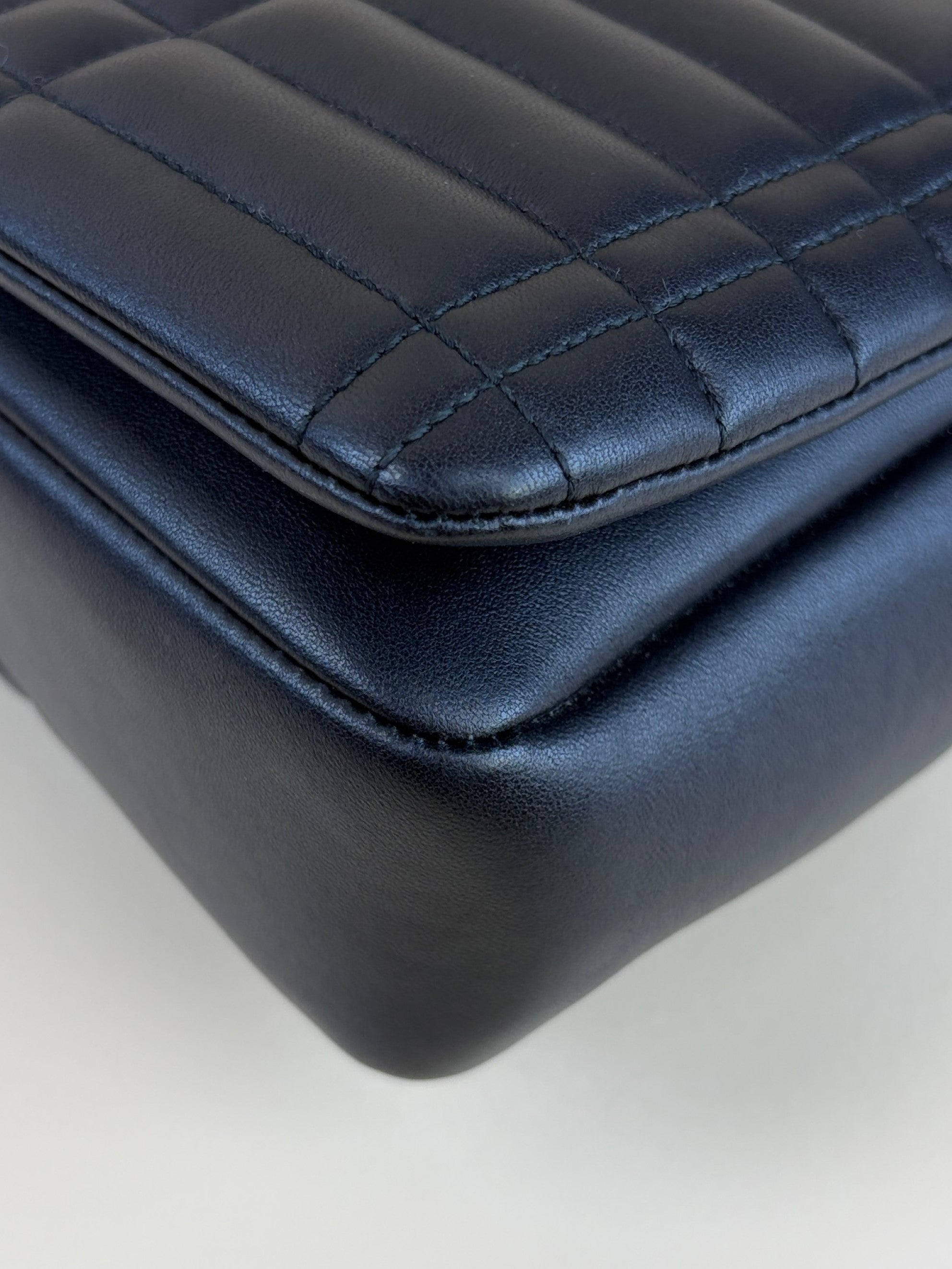 Burberry Black Lola Quilted le medium shoulder bag