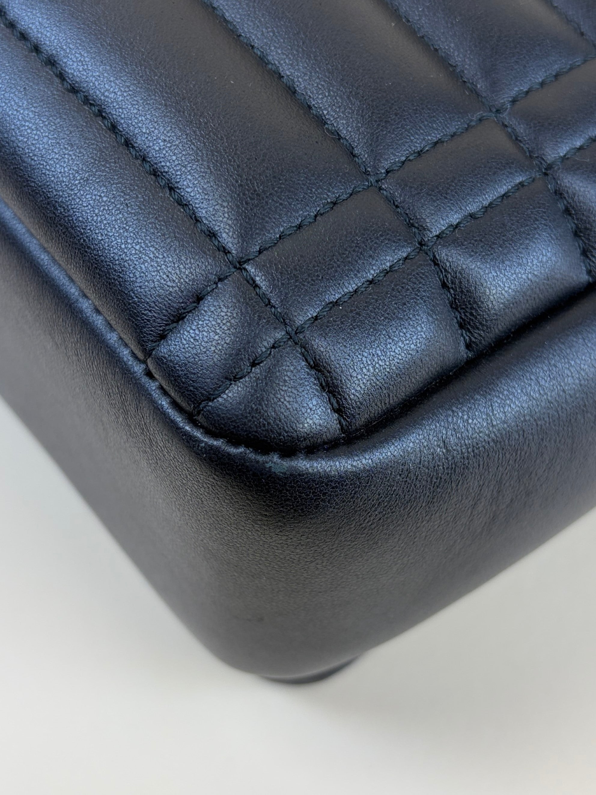 Burberry Black Lola Quilted le medium shoulder bag