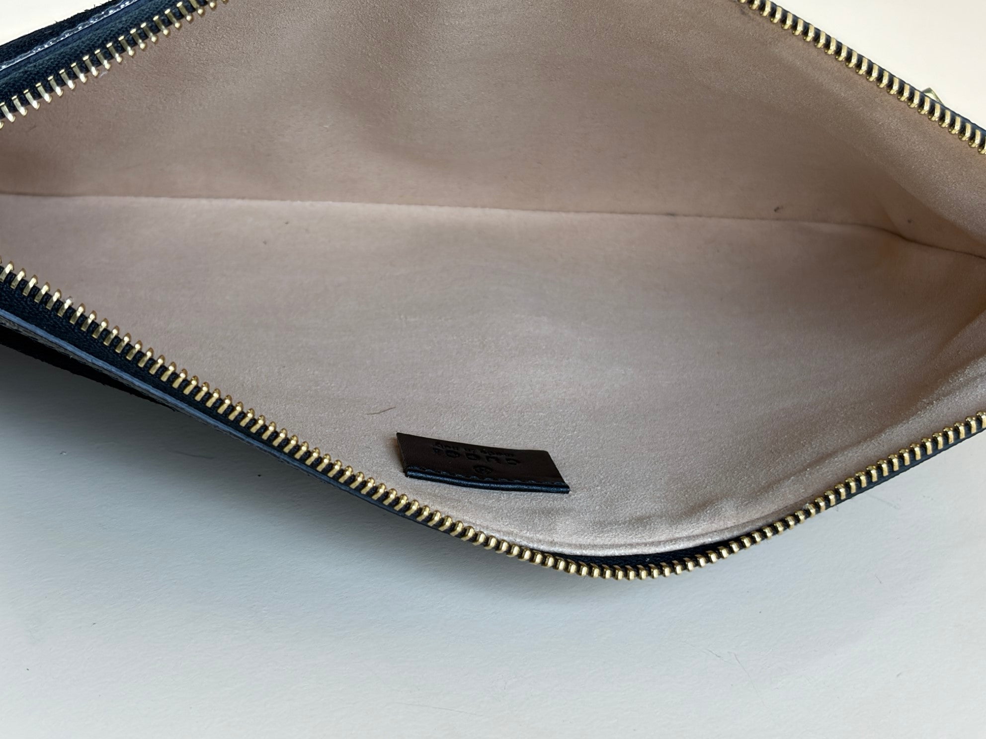 Gucci Black Suede GG Ophidia Vintage Zip Clutch