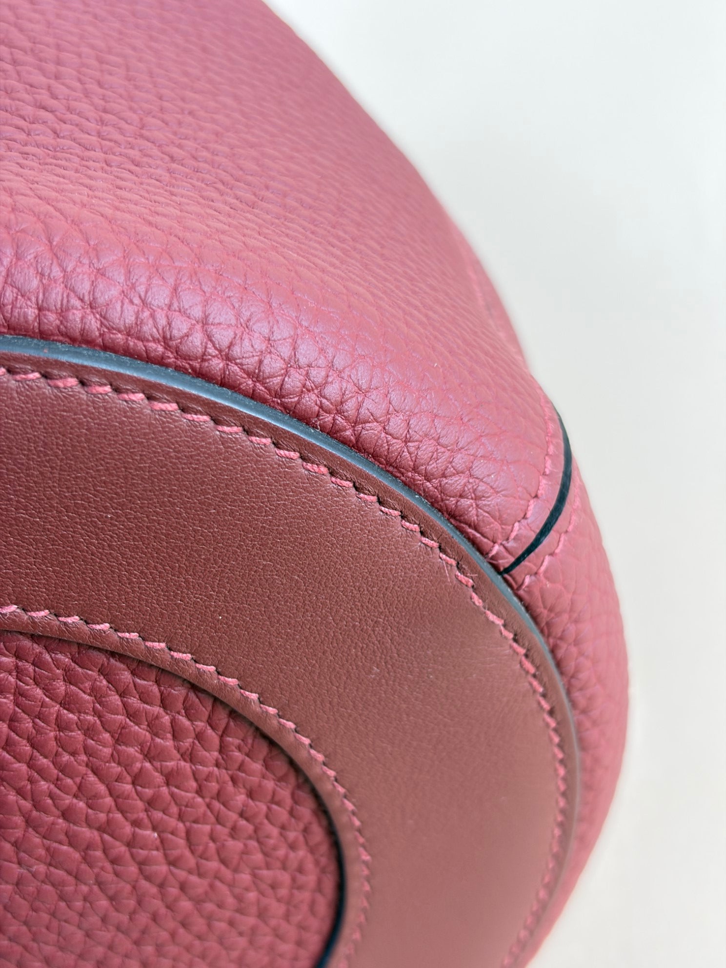 Hermes rouge h tourbillon Clemence swift in the loop 23