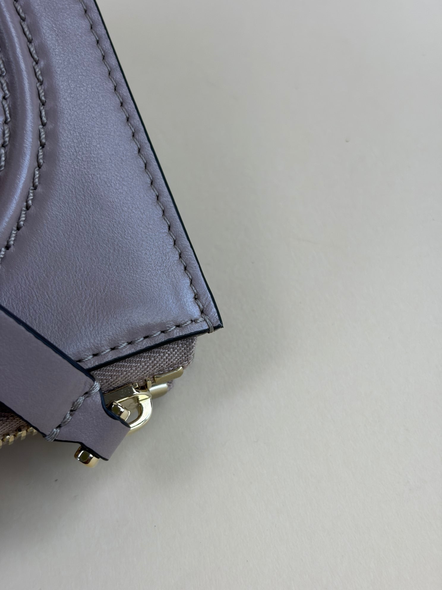 Valentino nude leather vlog walk wristlet zip clutch