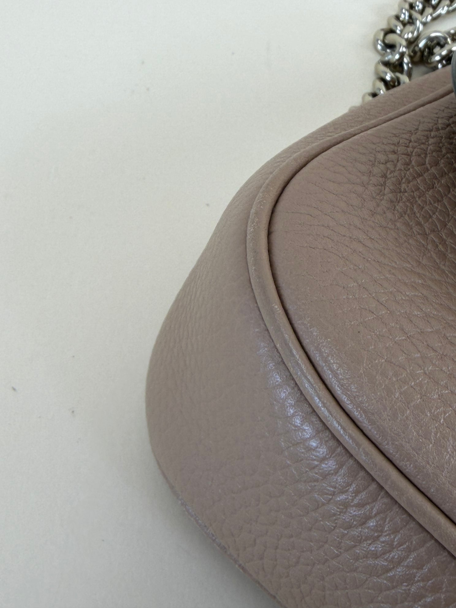 Gucci pebbled calfskin medium soho flap chain crossbody bag