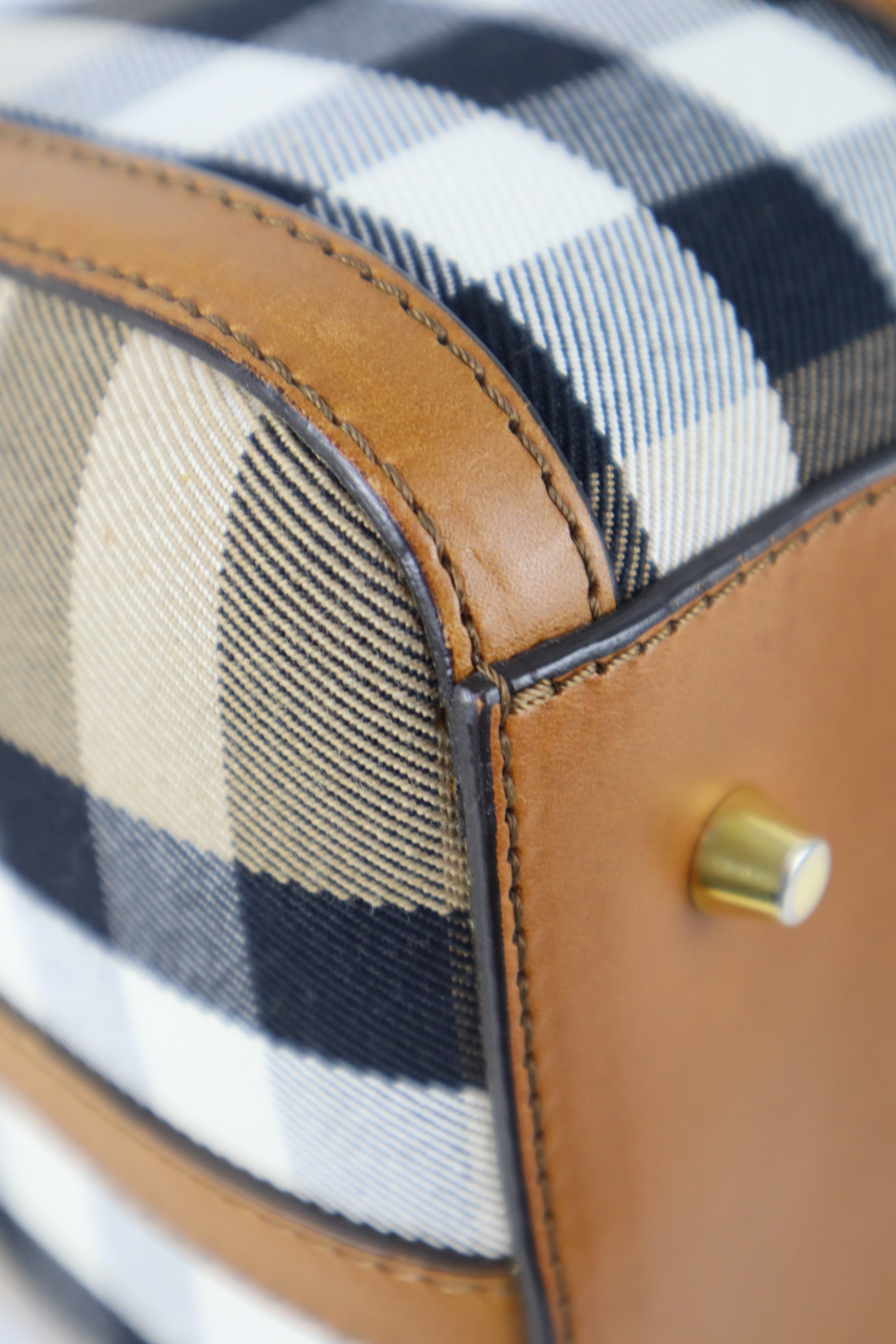Burberry House Check Camel Derby Boston Alchester Bowling Medium Bag