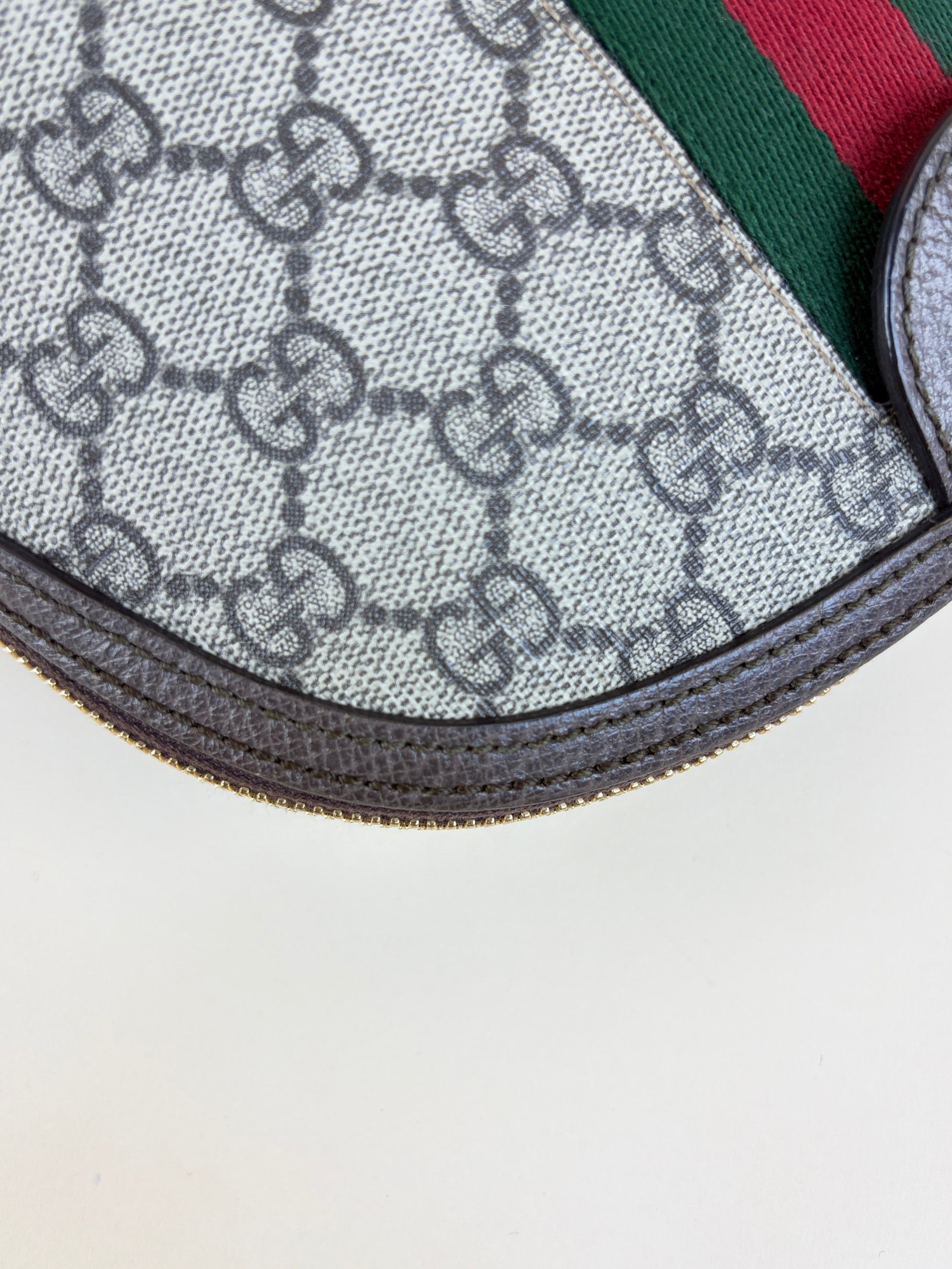 Gucci gg supreme ophidia small, rounded top