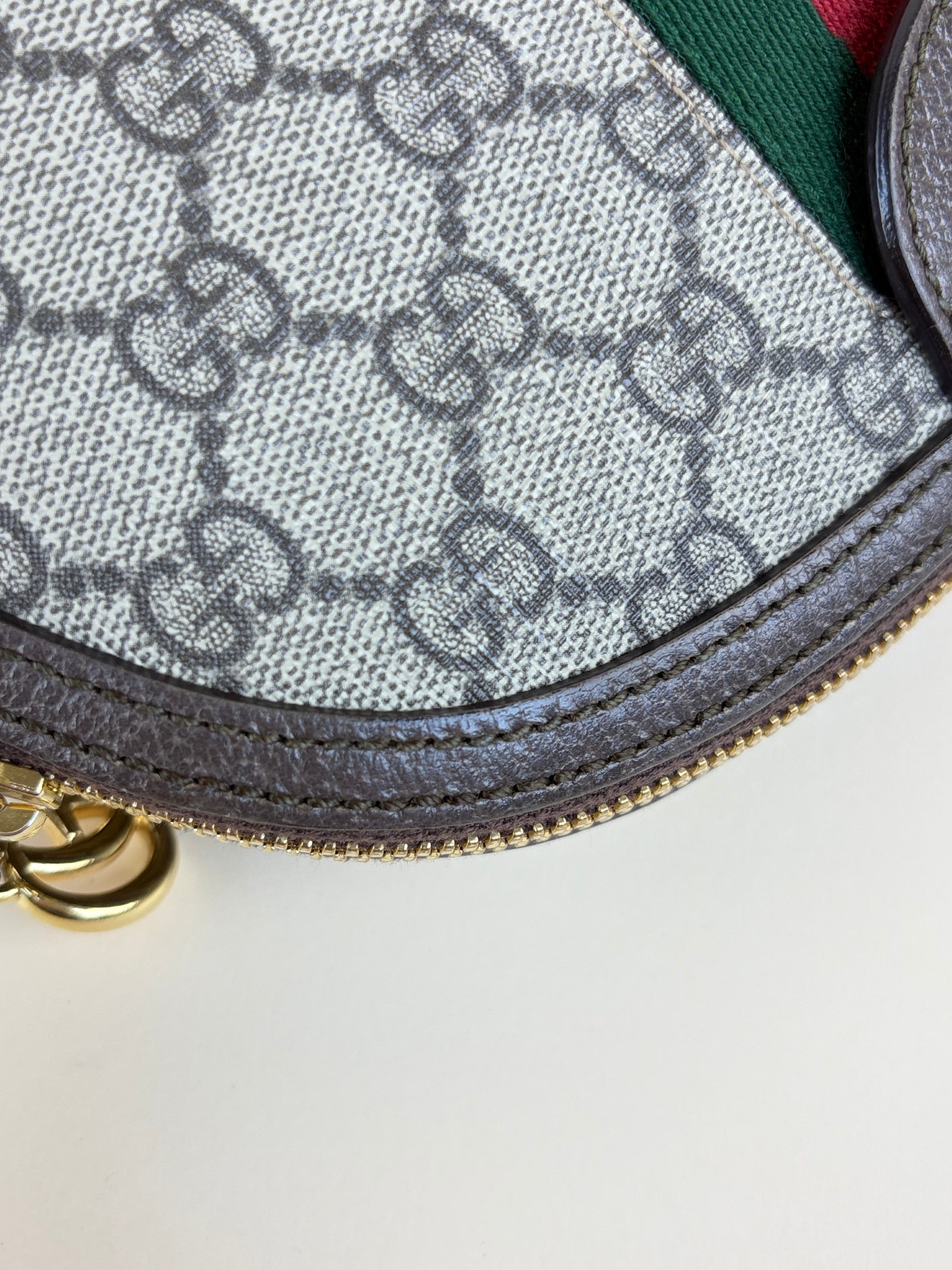 Gucci gg supreme ophidia small, rounded top