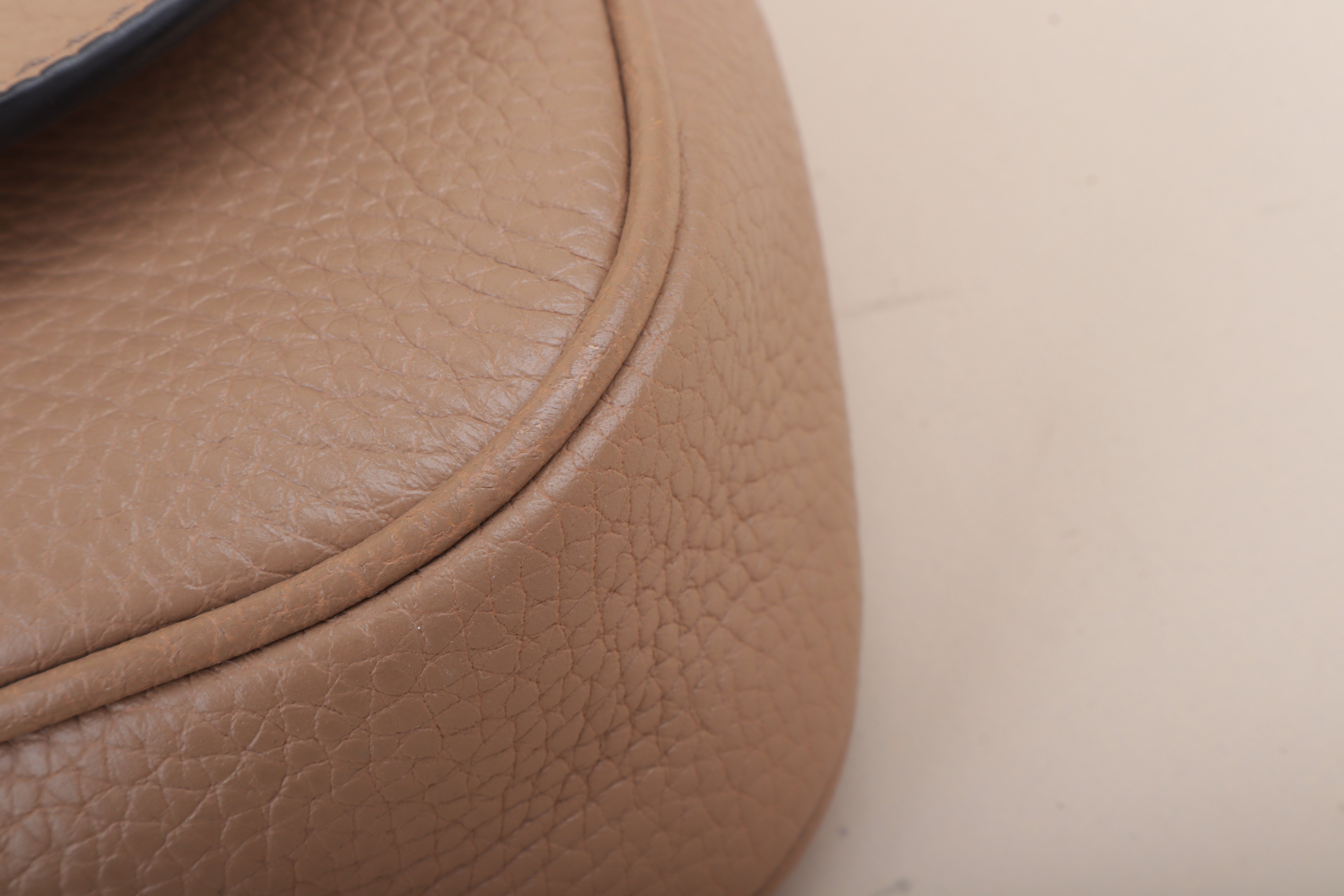 Gucci Beige Pebbled Soho Disco GG Tassel Crossbody Flap Medium Bag-handbag-Gucci-The Closet Egypt