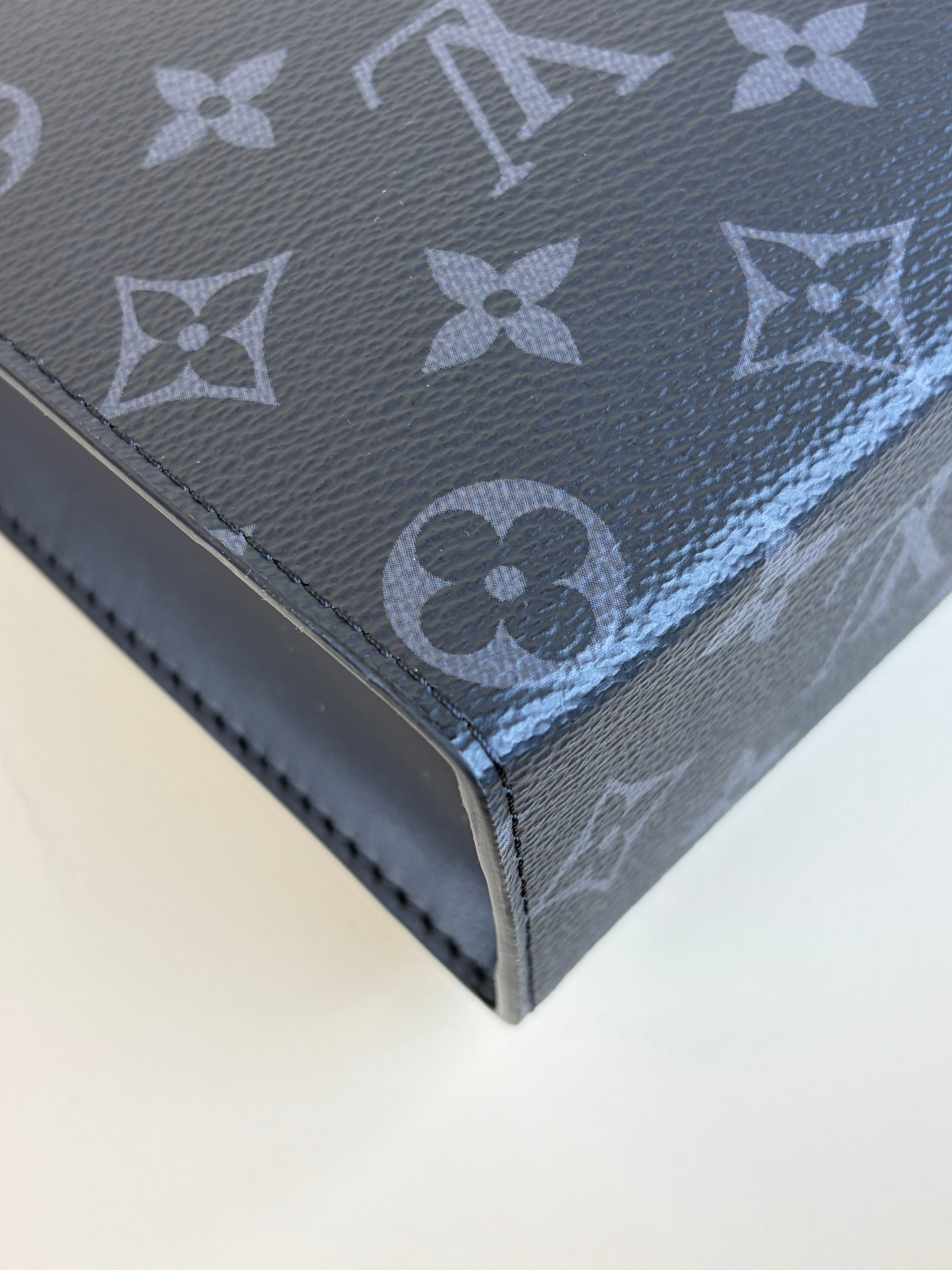 louis Vuitton monogram eclipse voyage mm pochette