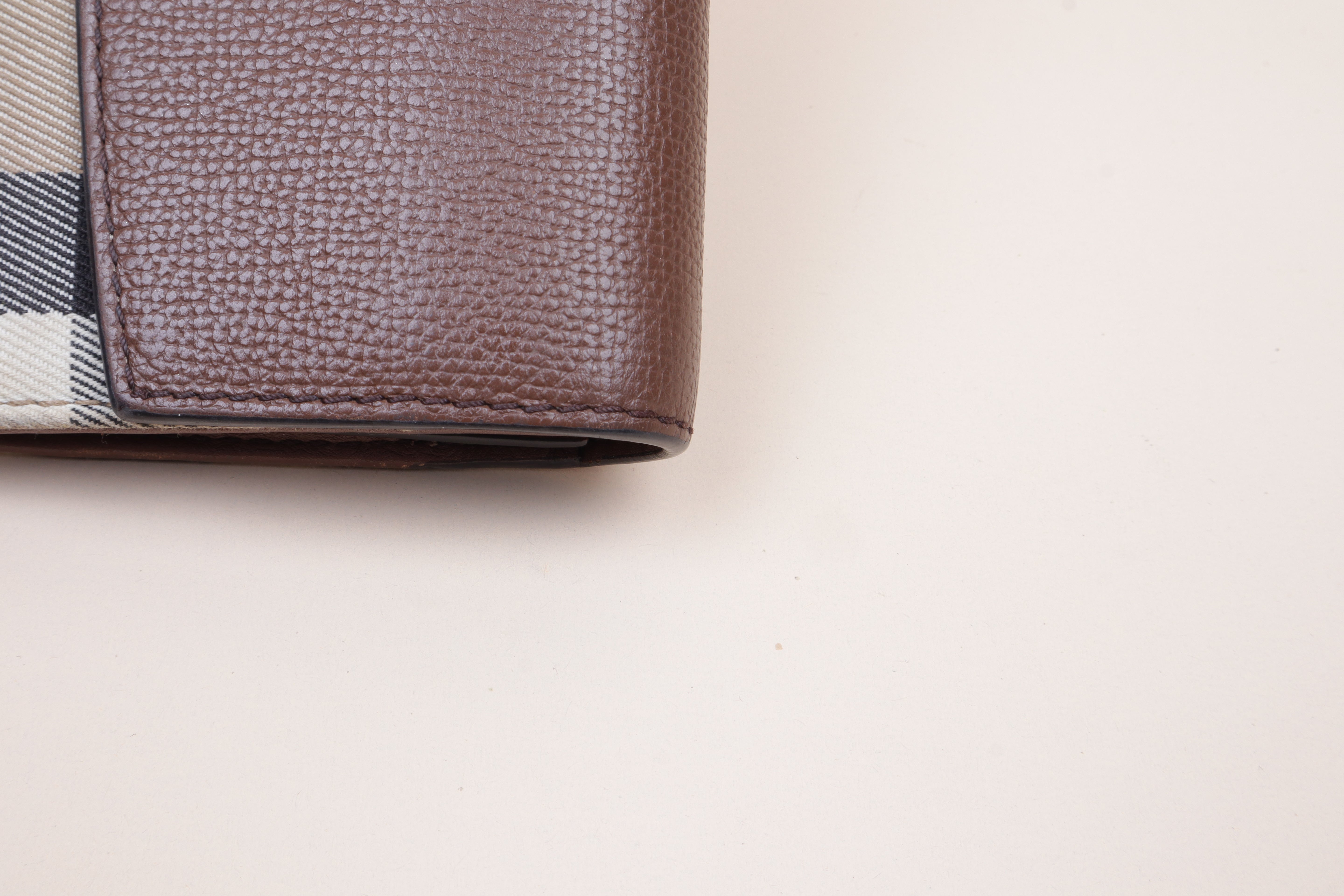Burberry Bicolor House Check Long Wallet
