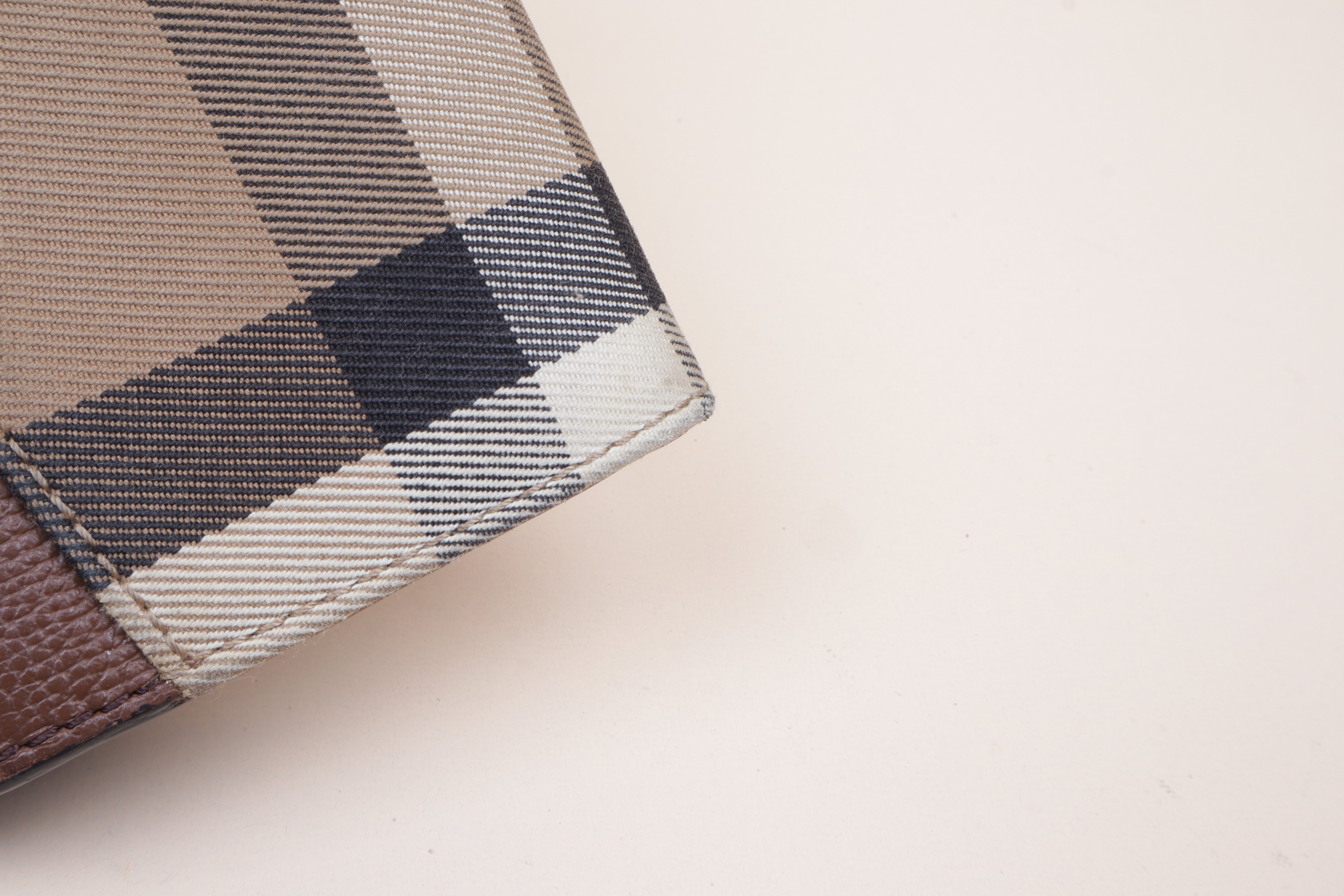 Burberry Bicolor House Check Long Wallet