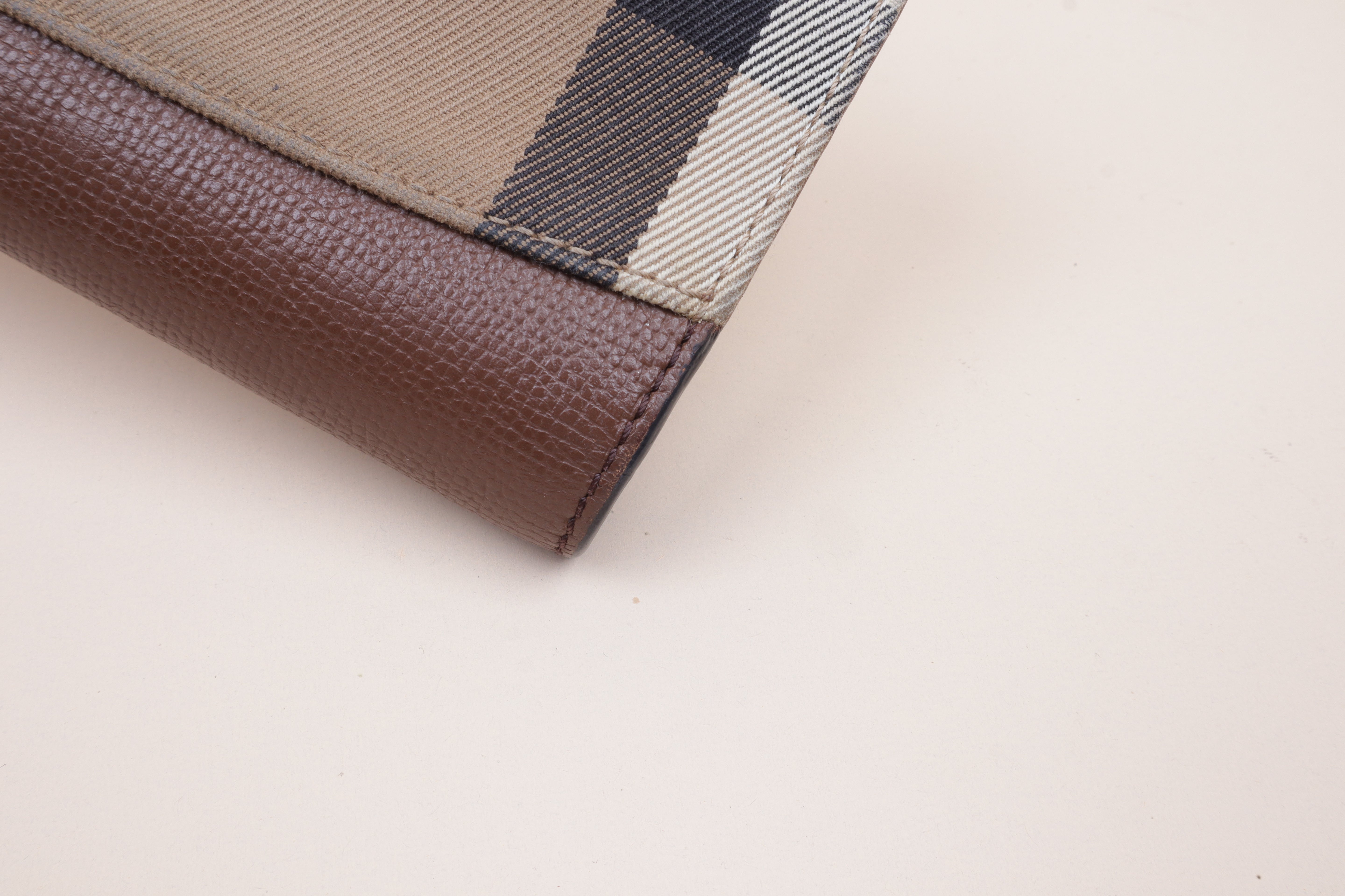 Burberry Bicolor House Check Long Wallet