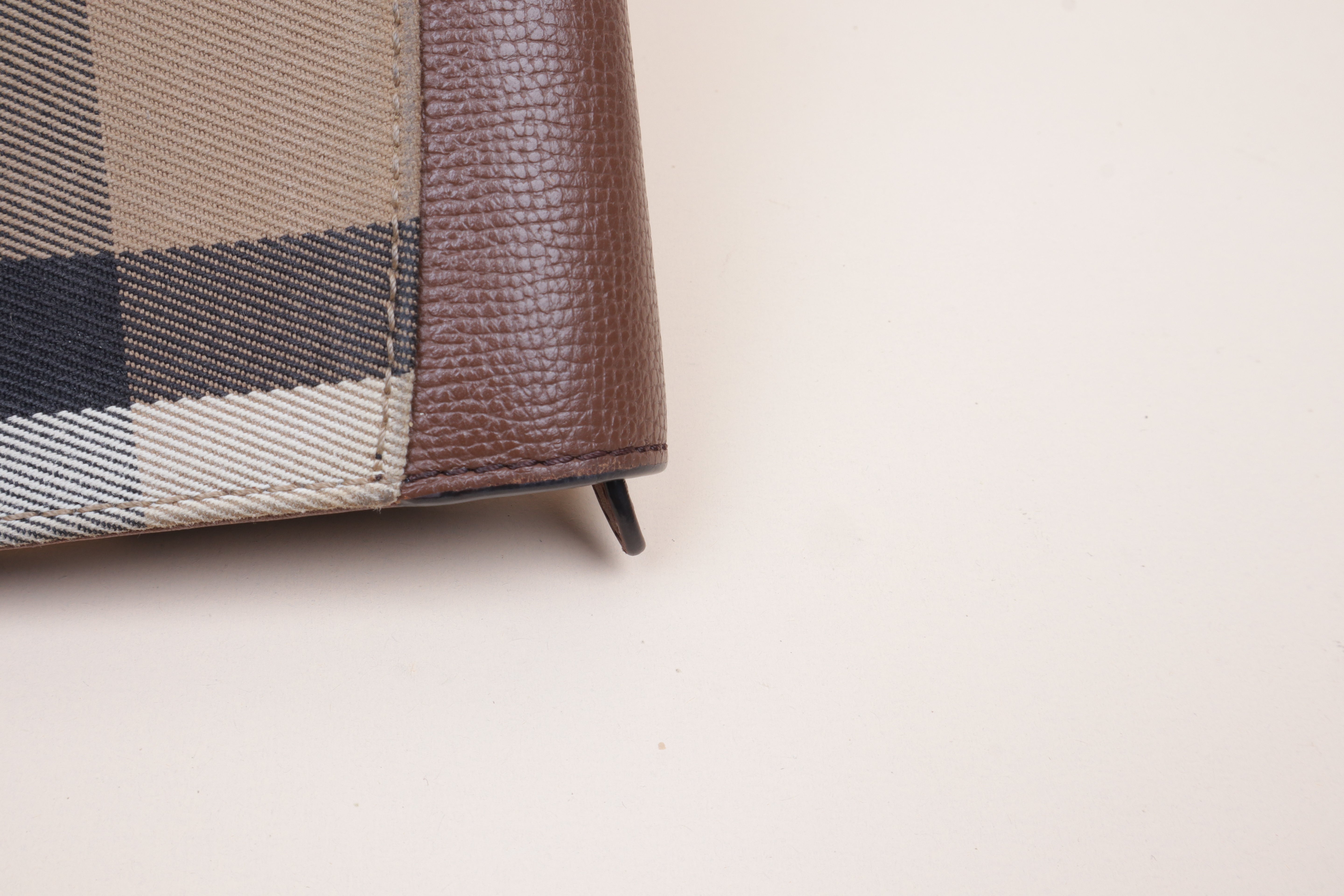 Burberry Bicolor House Check Long Wallet
