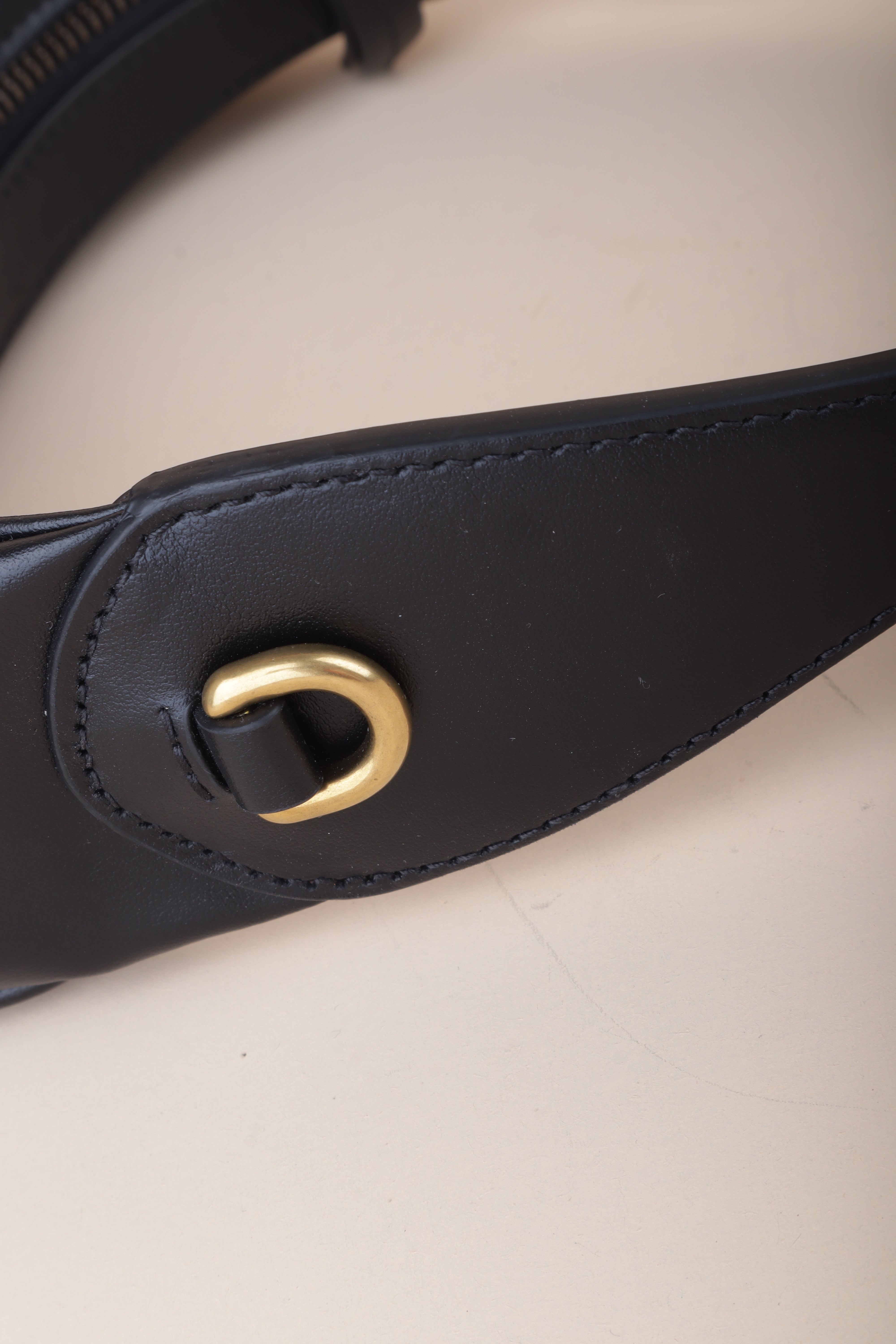 GUCCI gg small Marmont half moon