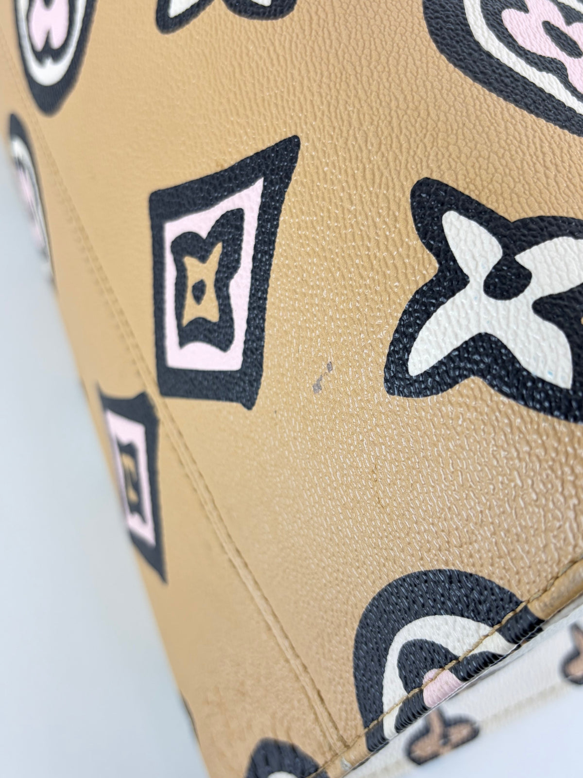 Louis Vuitton Monogram giant wild at heart on the go gm Arizona