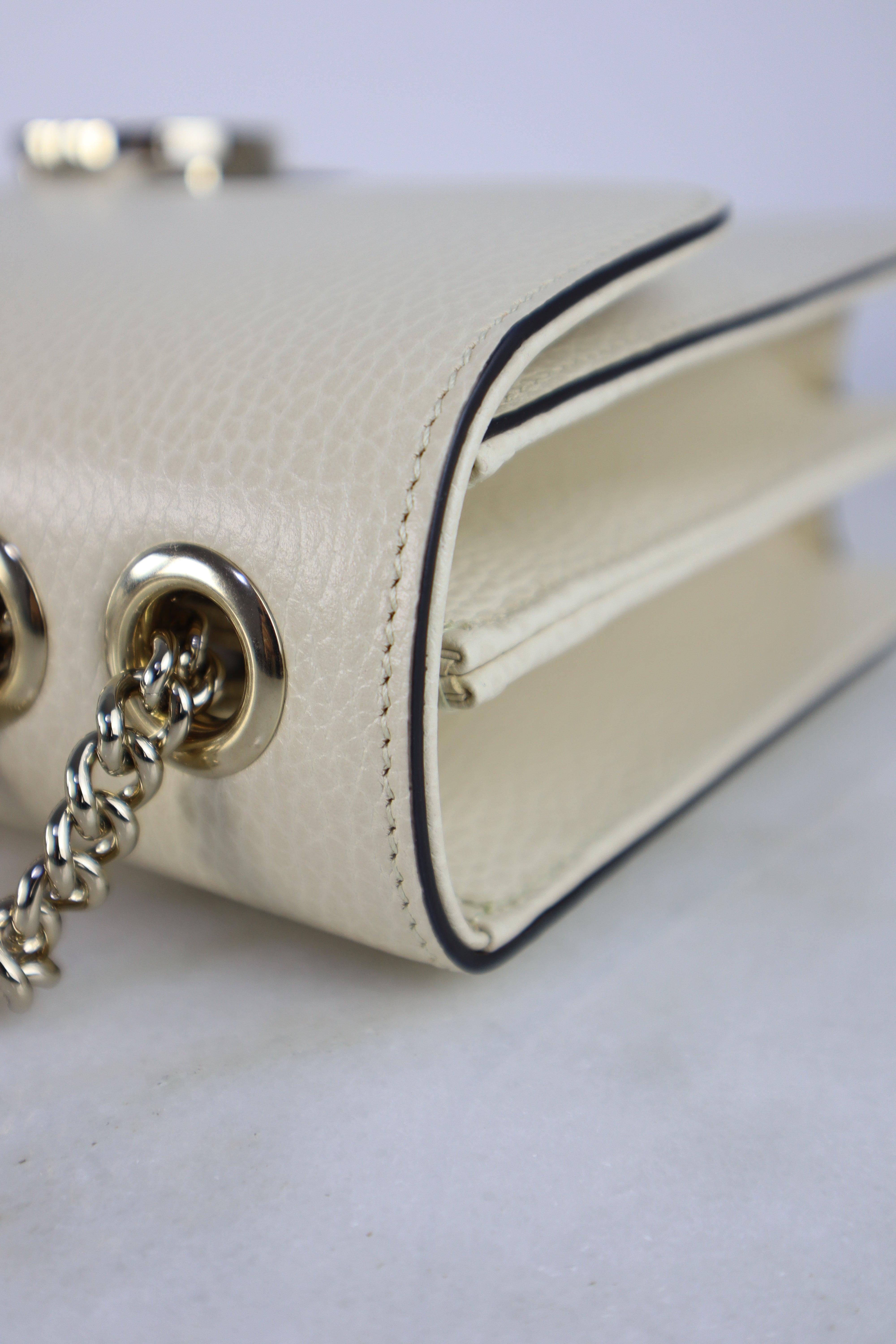 Gucci Off White Pebbled Interlocking Medium Bag