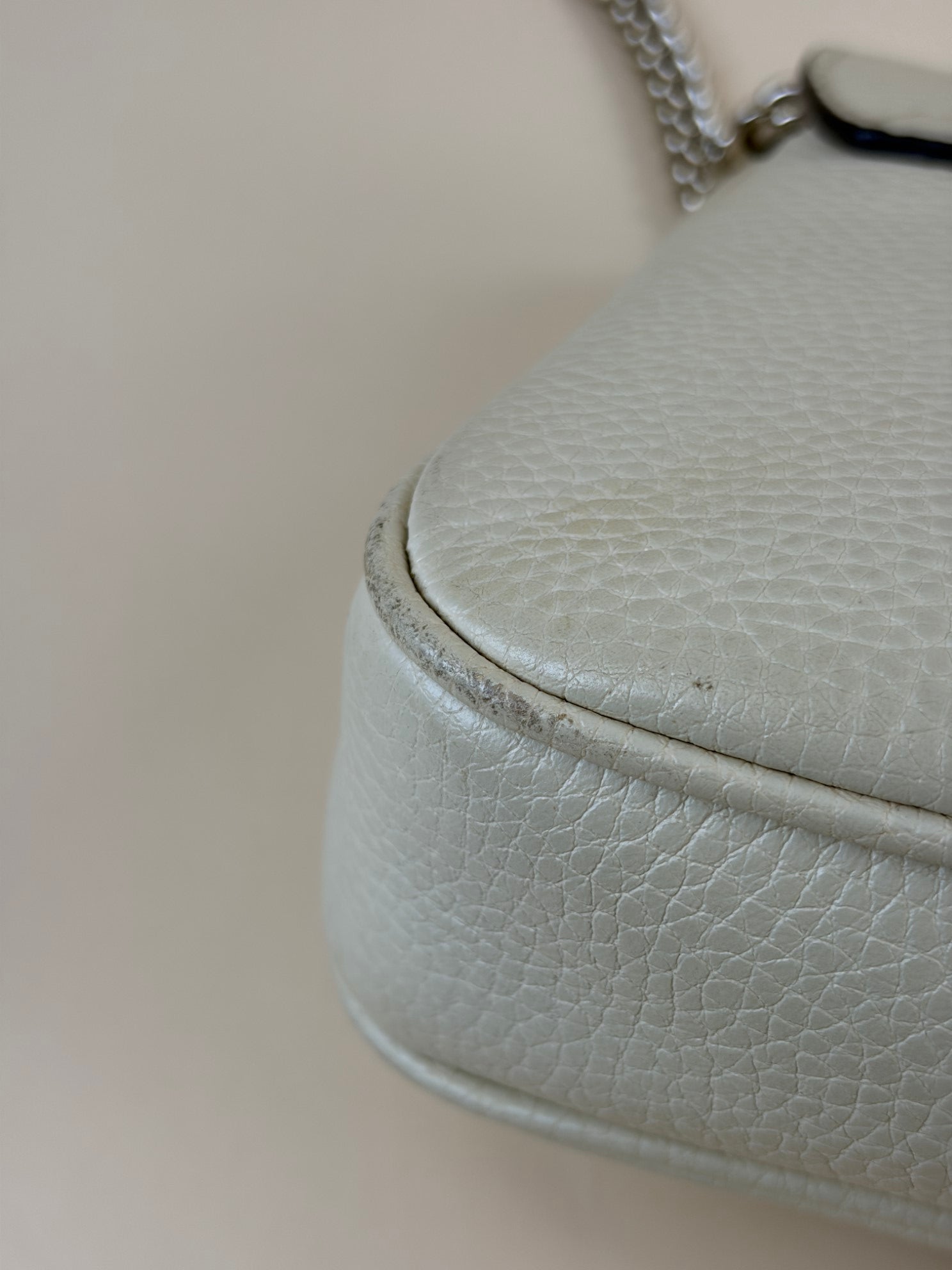 Gucci Off White Soho GG Chain Flap Shoulder Bag