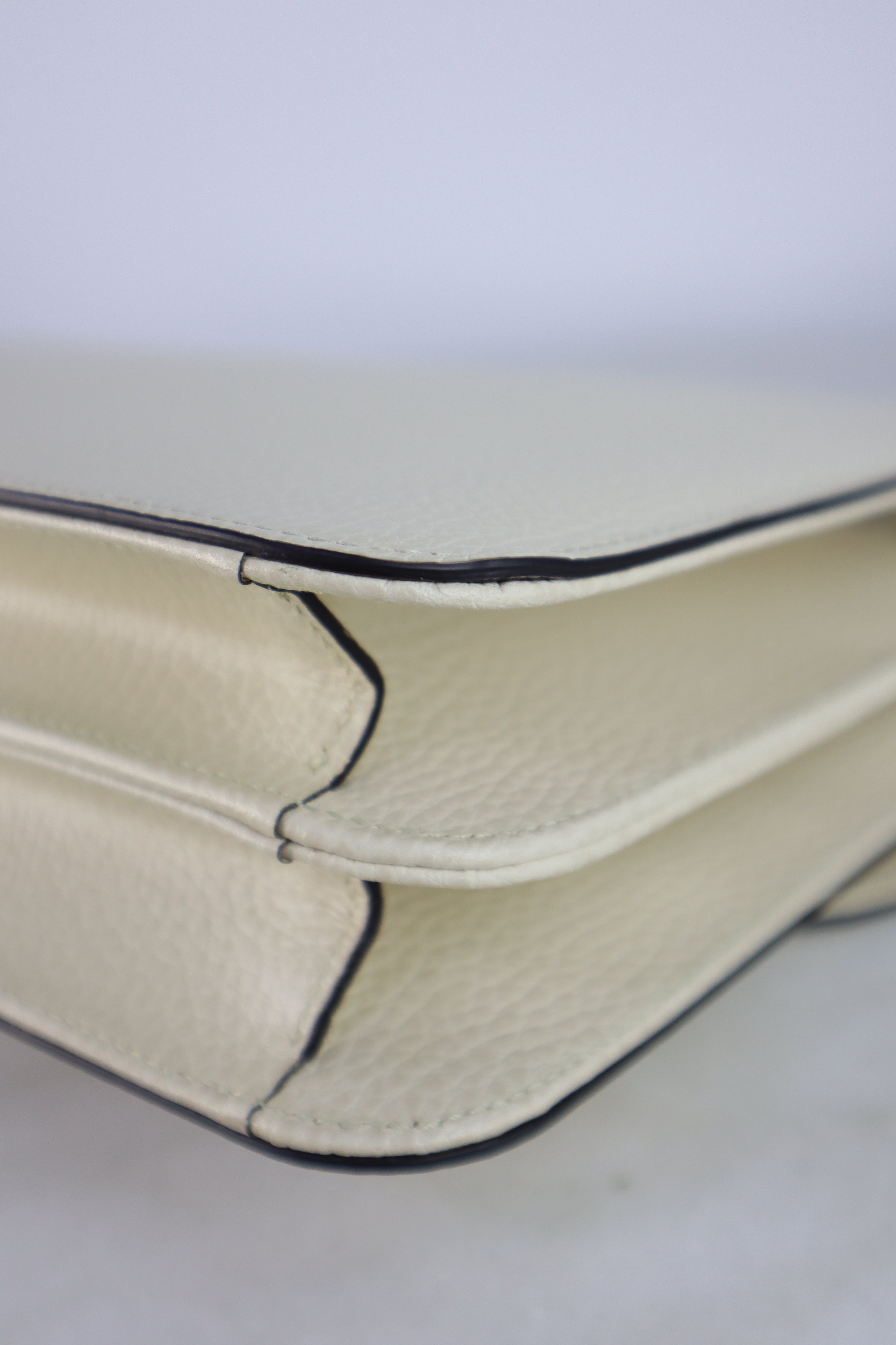 Gucci Off White Pebbled Interlocking Medium Bag