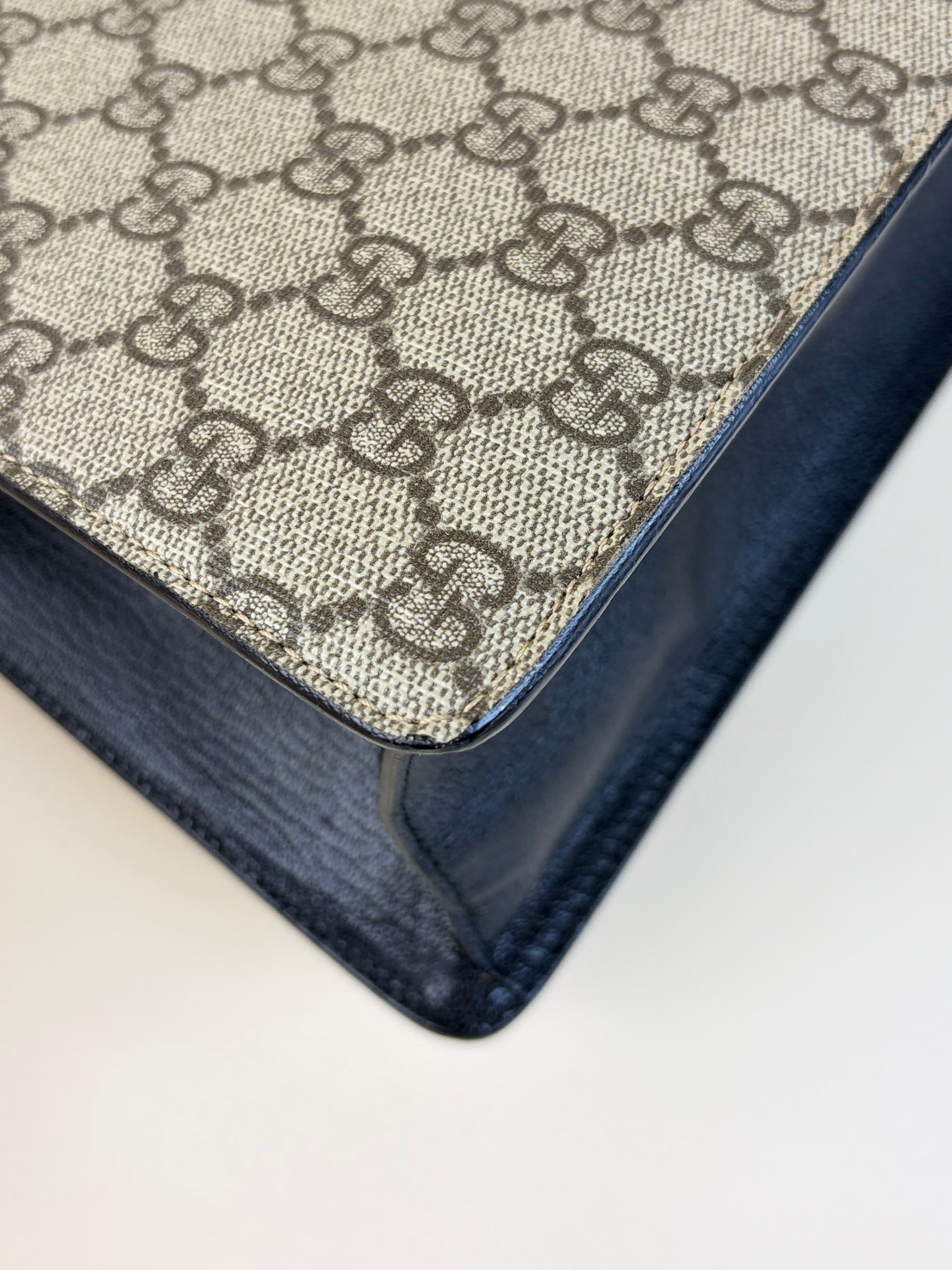 Gucci gg supreme medium monogram goat skin pearl fox brioche
