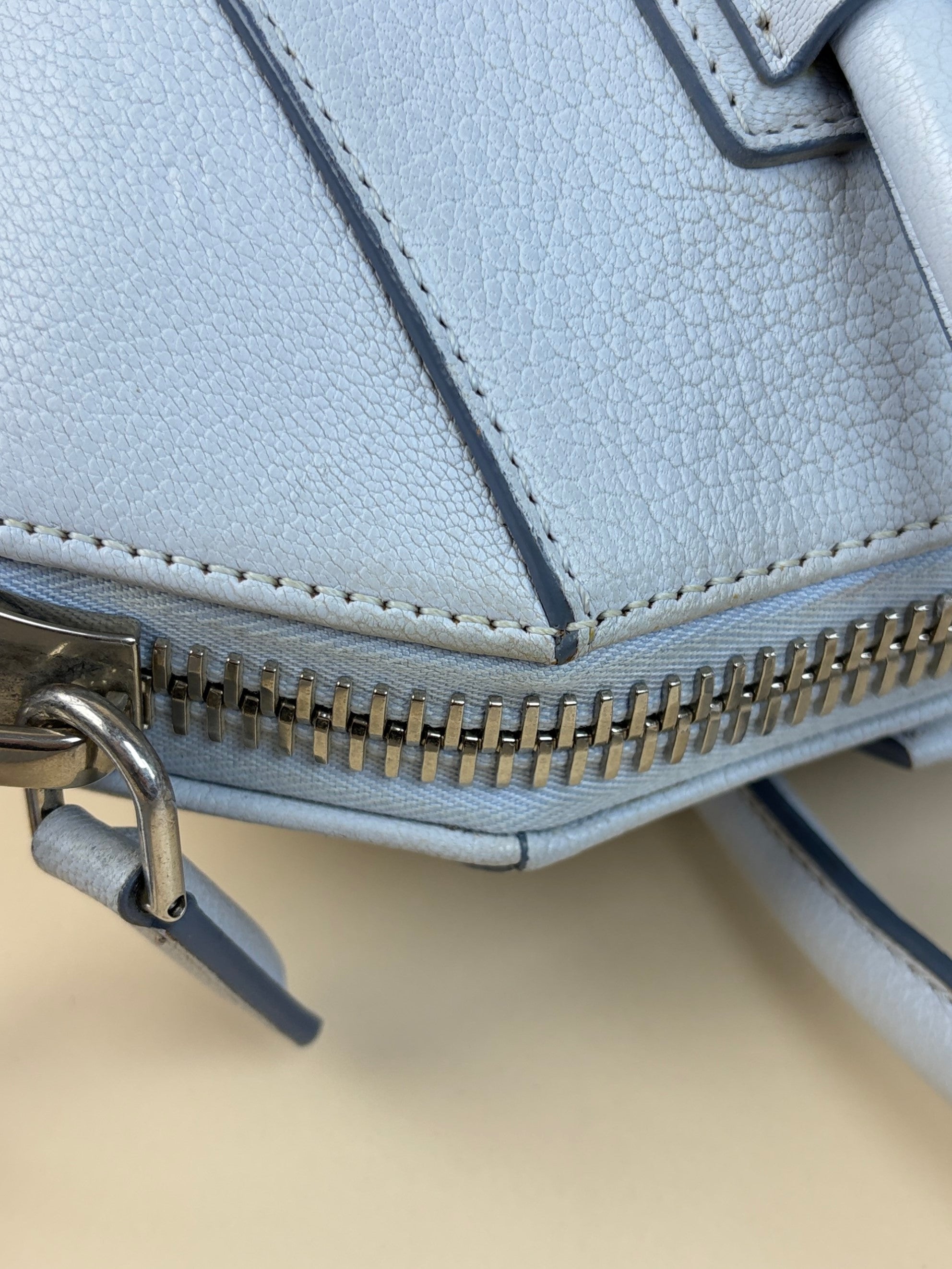 Givenchy grey small Antigone grained leather bag