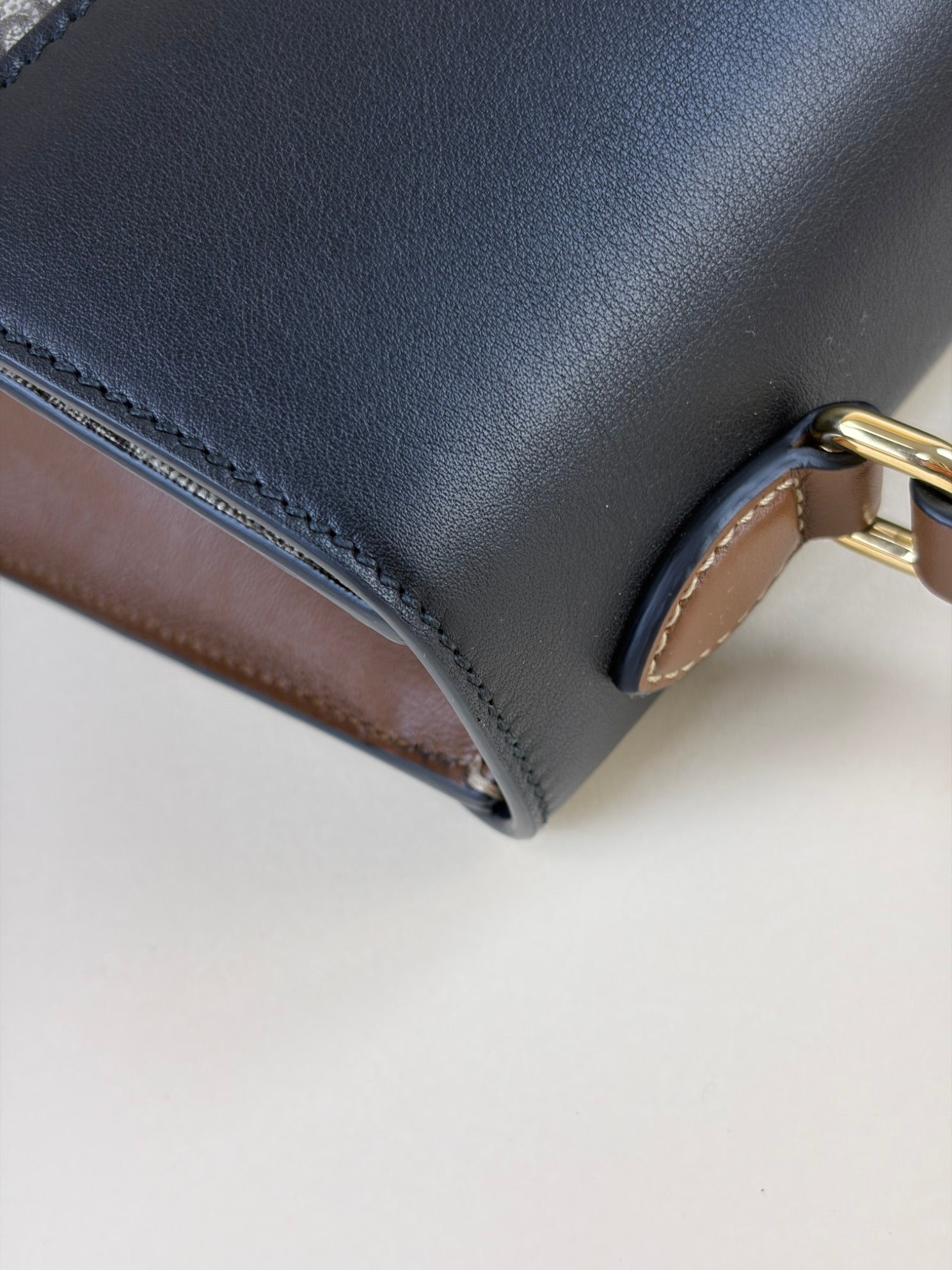 Gucci gg supreme coated small canvas monogram padlock