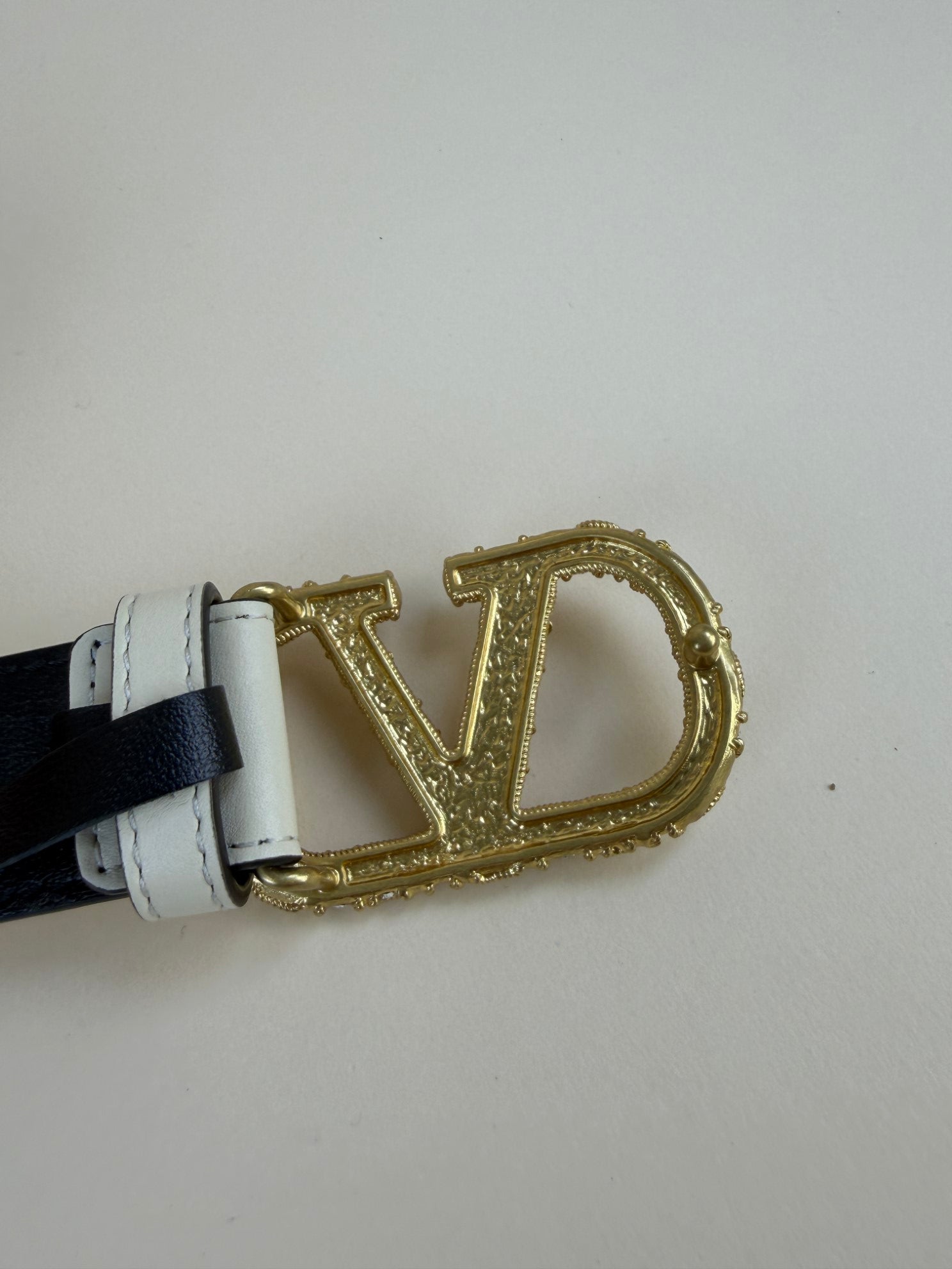 Valentino vlogo signature in shing calfskin with crystal gold