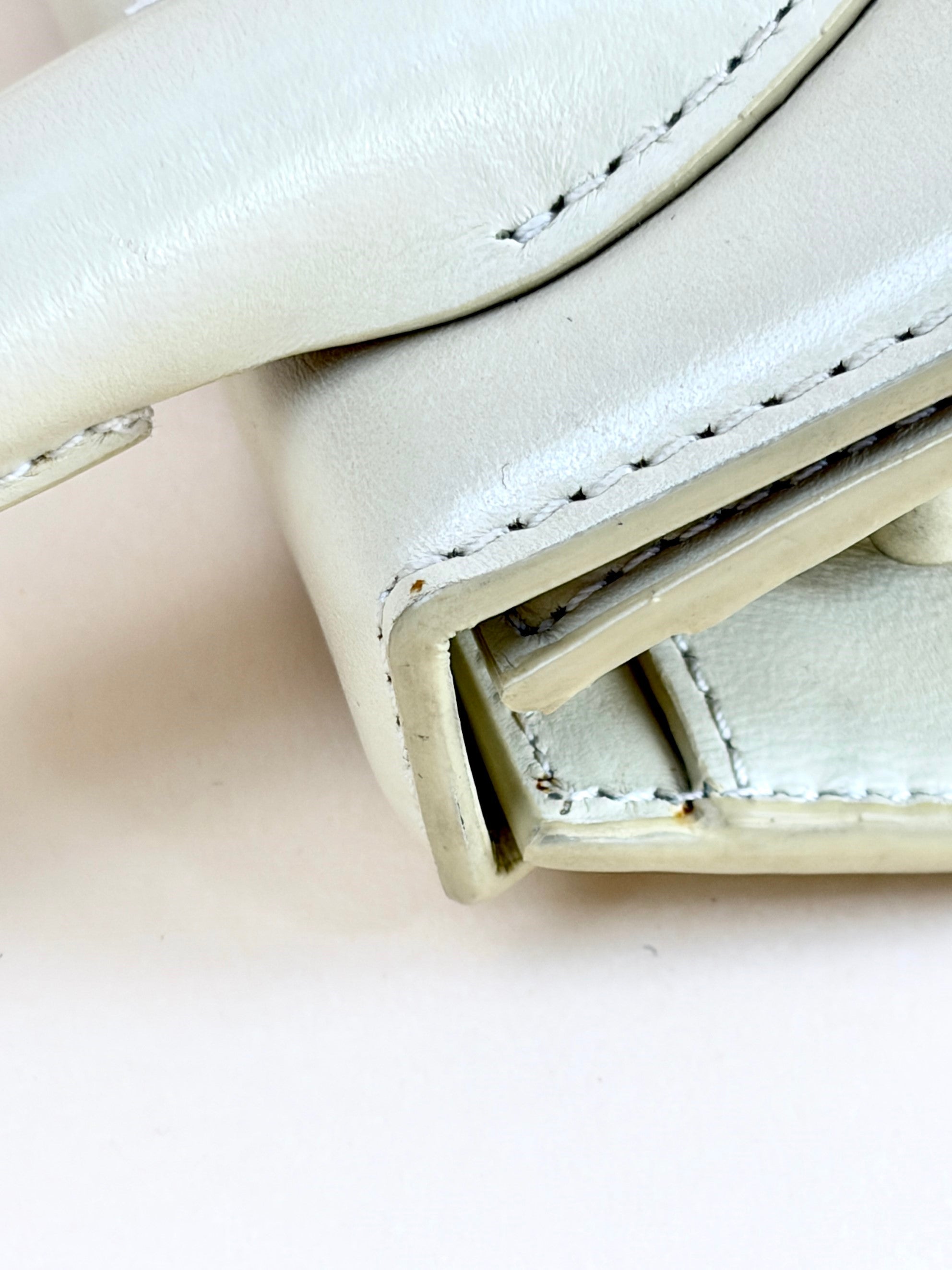 Jacquemus the medium White Le Chiquito signature