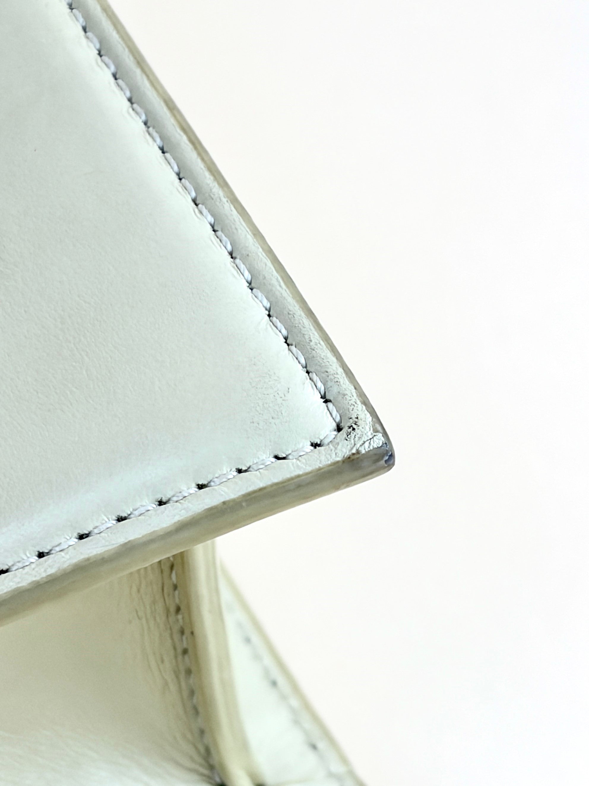 Jacquemus the medium White Le Chiquito signature